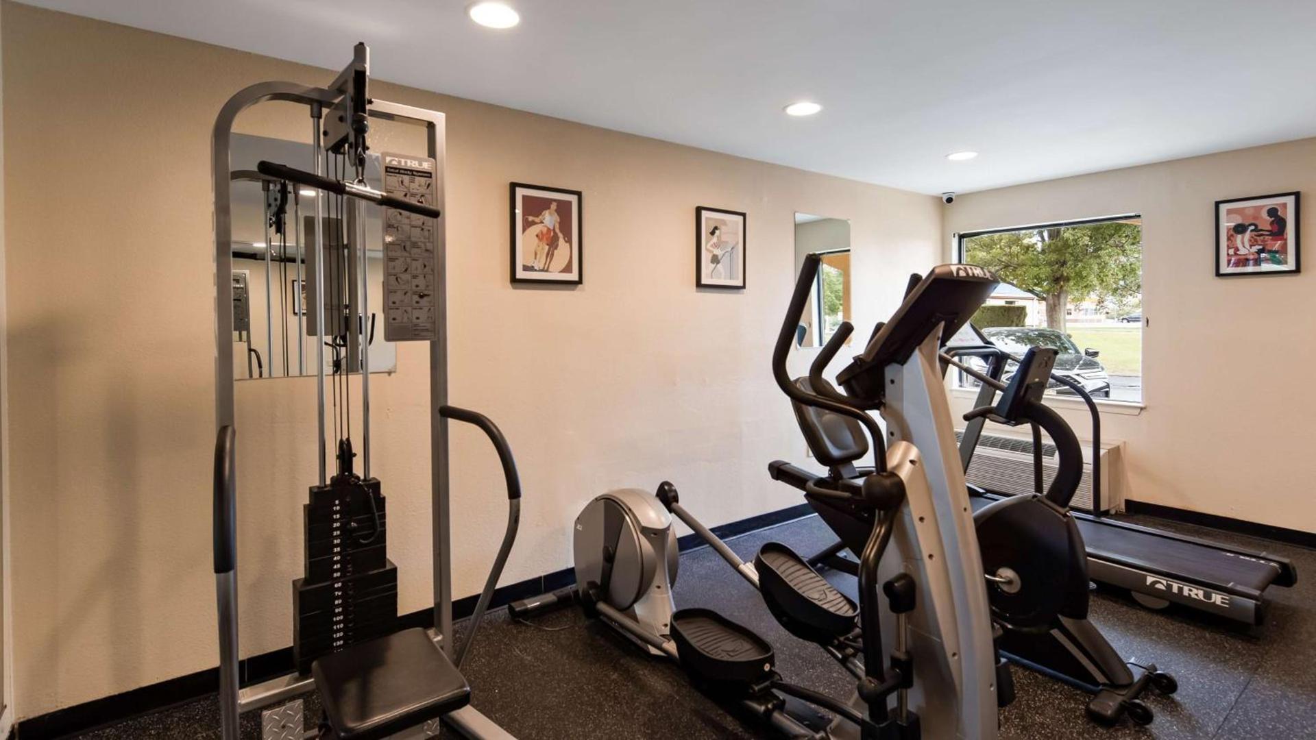 SureStay Hotel by Best Western East Brunswick photo 9