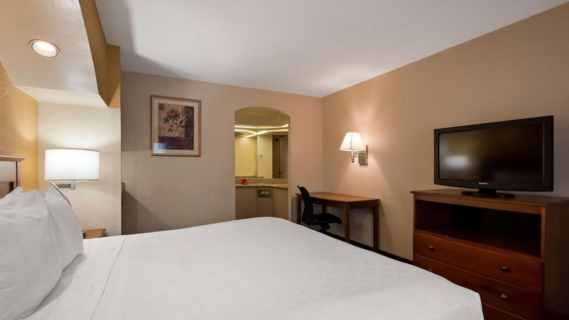 SureStay Hotel by Best Western East Brunswick photo 14