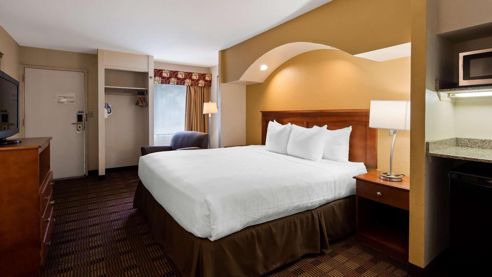 SureStay Hotel by Best Western East Brunswick photo 11