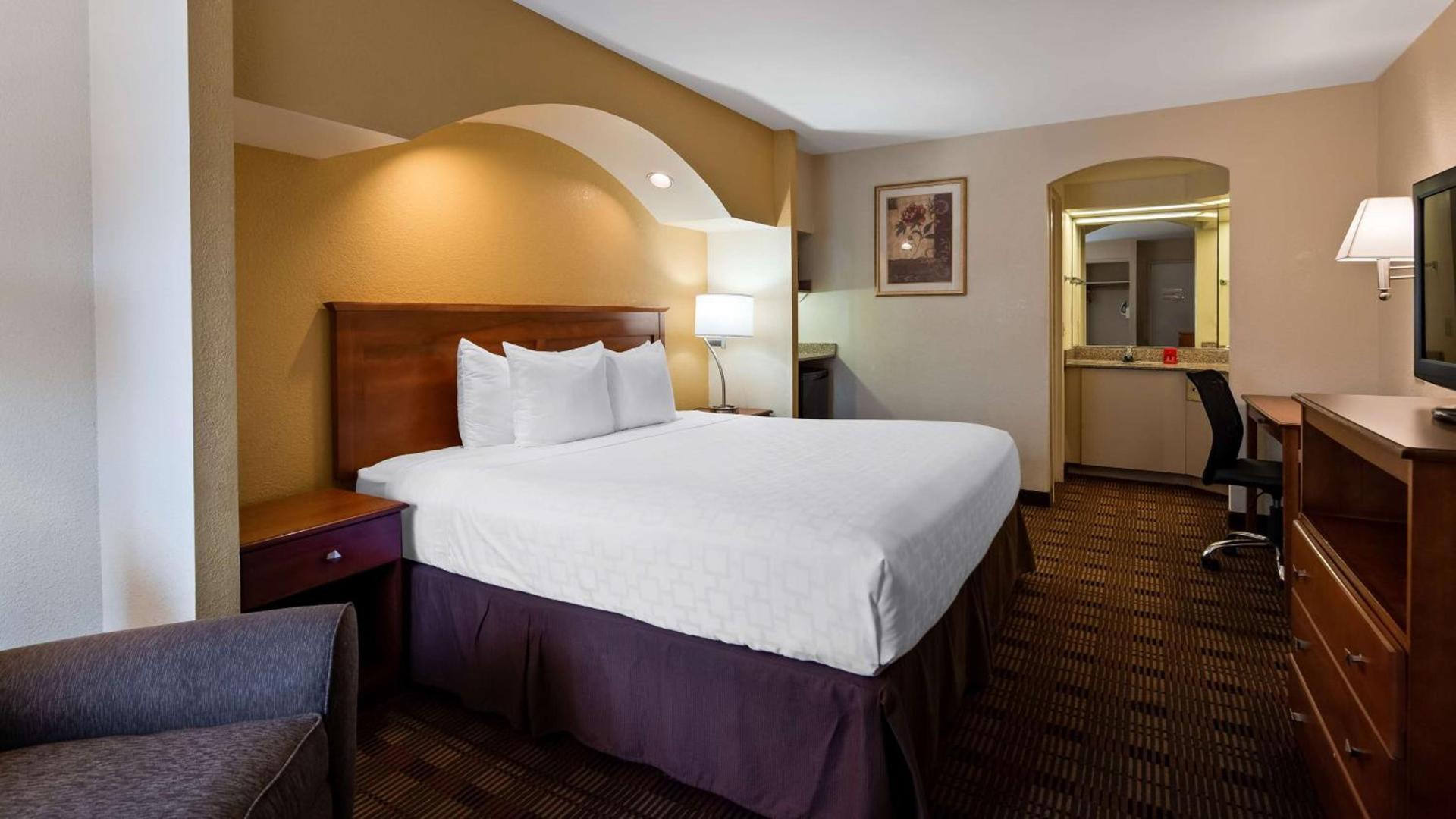 SureStay Hotel by Best Western East Brunswick photo 2