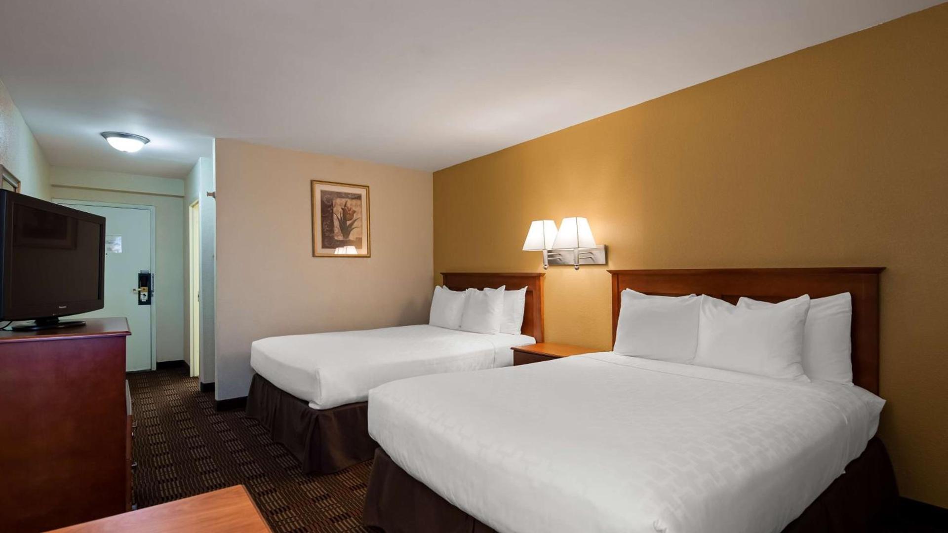 SureStay Hotel by Best Western East Brunswick photo 3