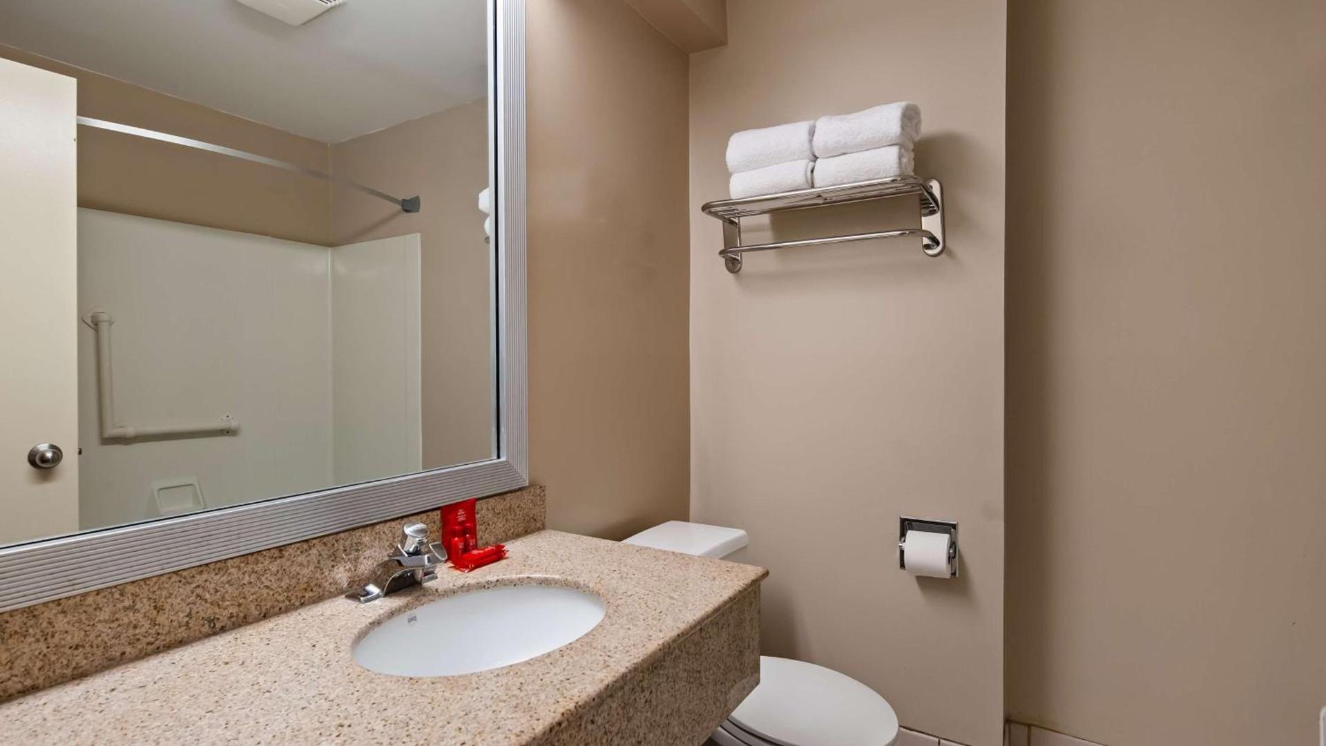 SureStay Hotel by Best Western East Brunswick photo 22