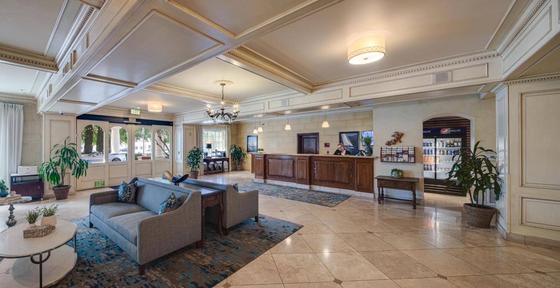 Ayres Hotel Seal Beach - Cypress photo 15