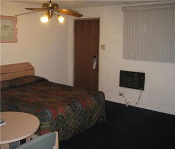 Hub Motel photo 18
