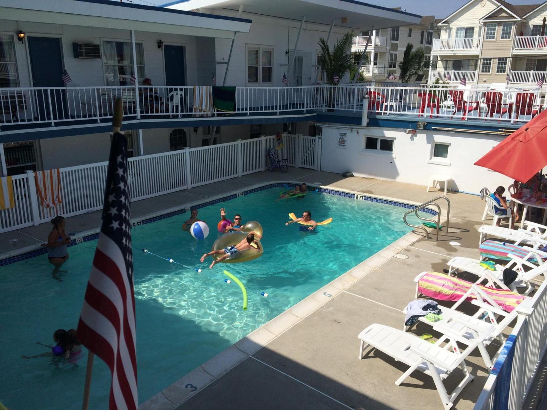 White Caps Motel photo 91