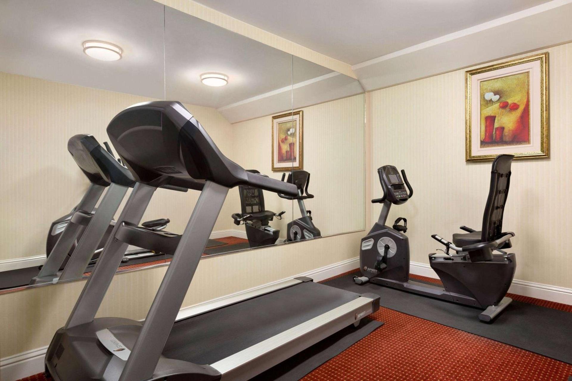 Ramada by Wyndham Oakland Downtown City Center photo 5