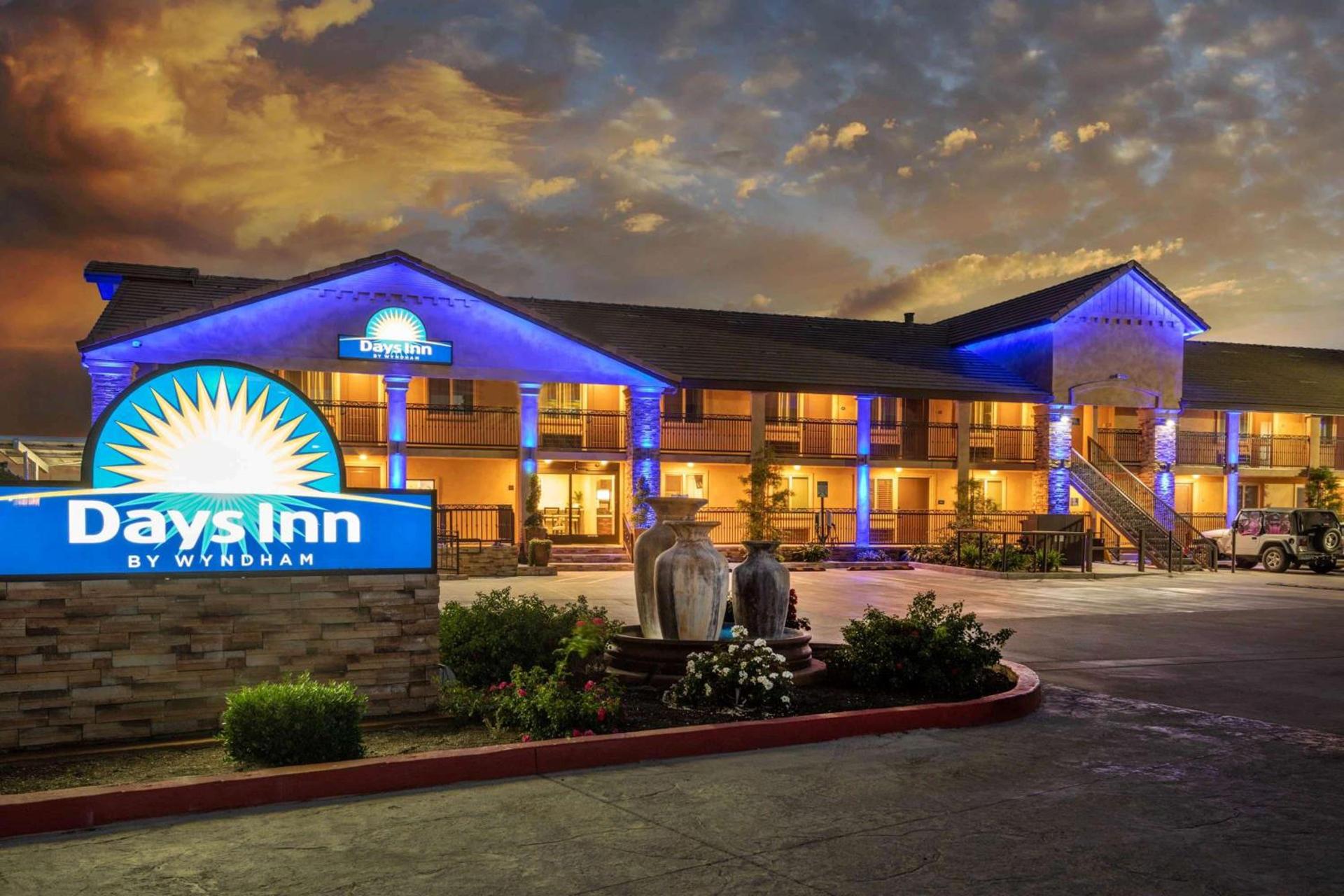 Days Inn by Wyndham Galt - Elk Grove South photo 3