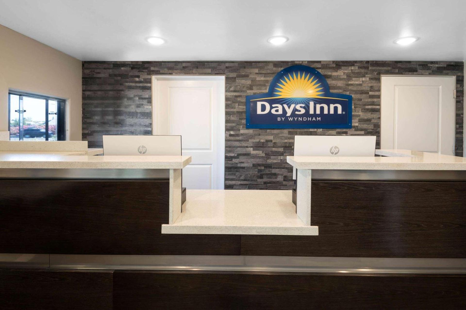 Days Inn by Wyndham Galt - Elk Grove South photo 5