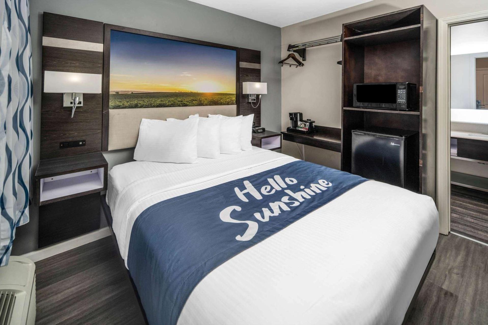 Days Inn by Wyndham Galt - Elk Grove South photo 10