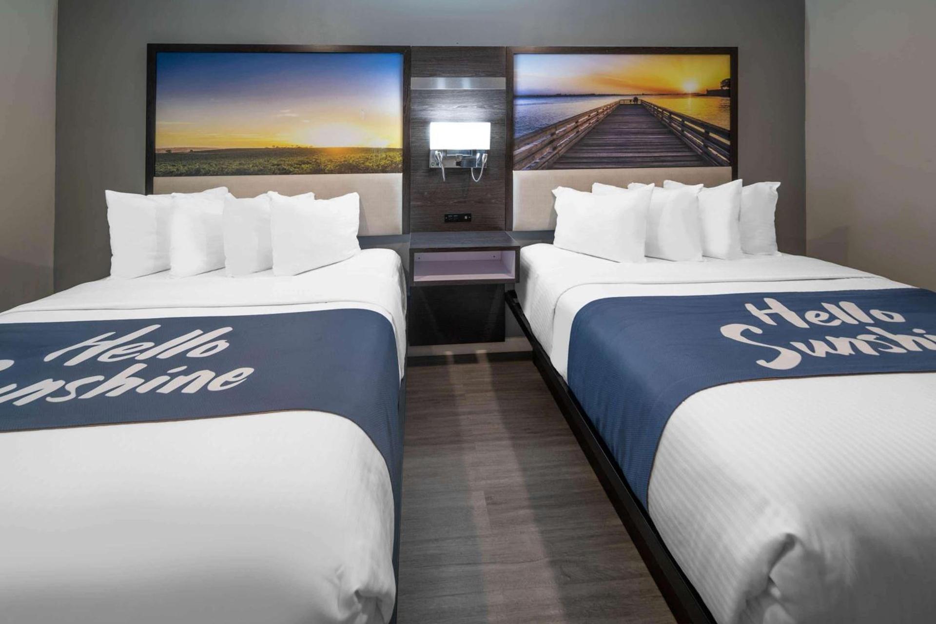 Days Inn by Wyndham Galt - Elk Grove South photo 14