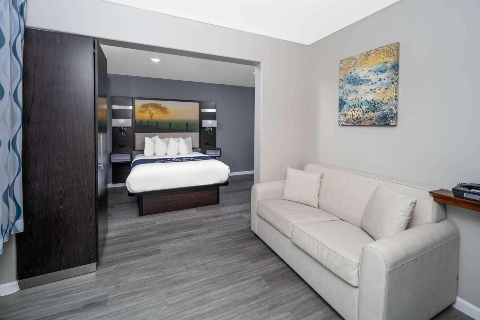 Days Inn by Wyndham Galt - Elk Grove South photo 19