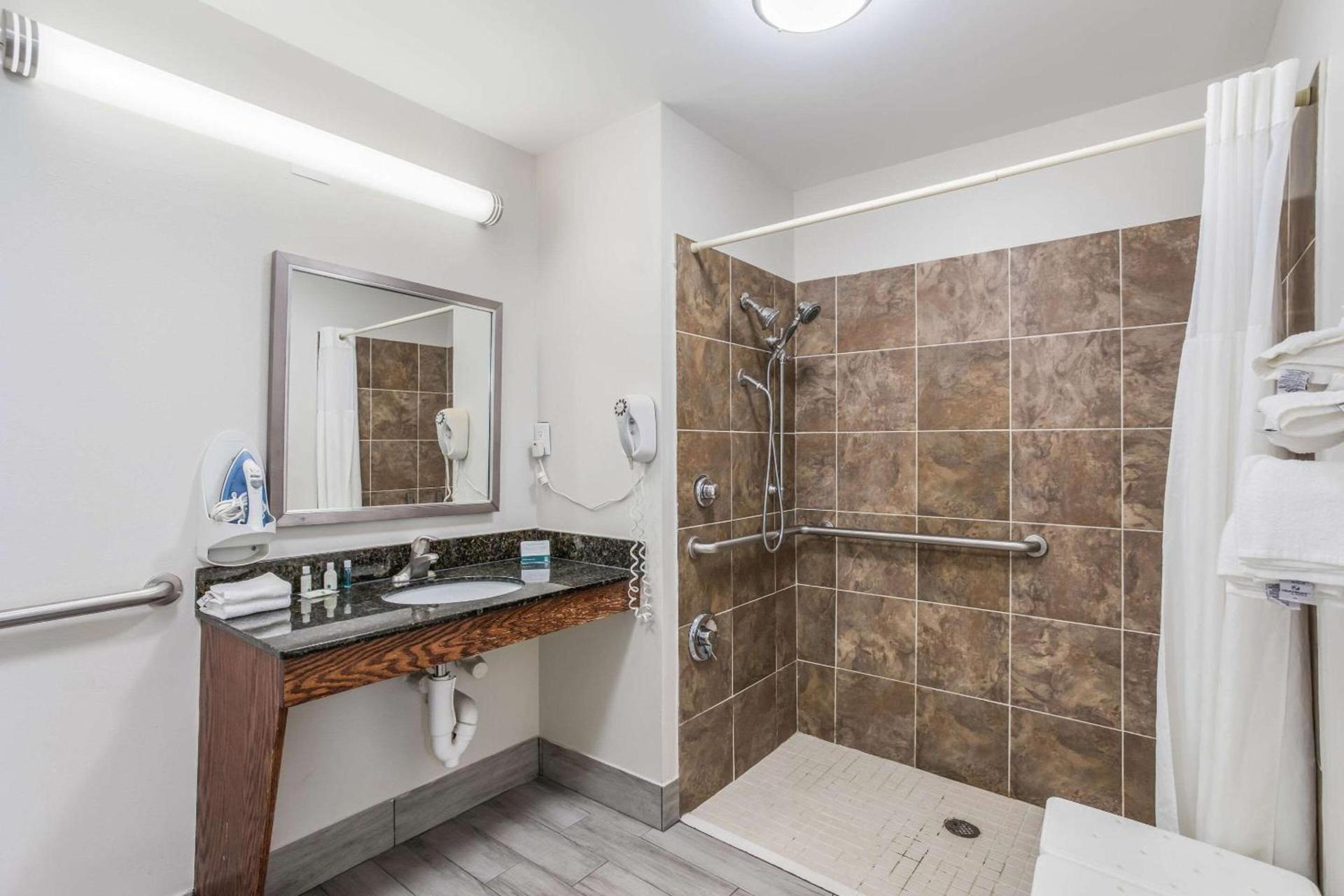 Quality Inn Gallatin-Nashville Metro photo 6