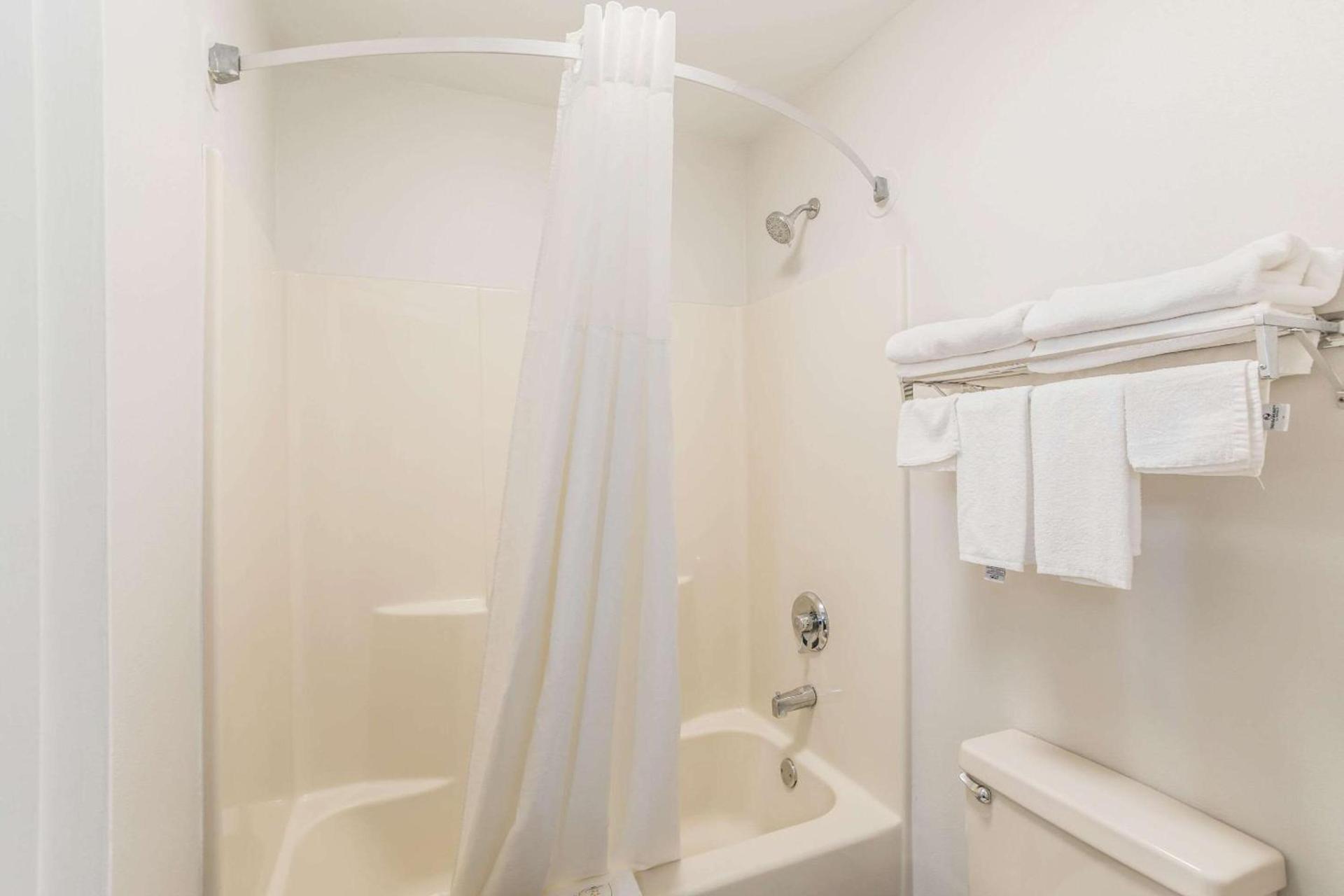 Quality Inn Gallatin-Nashville Metro photo 9