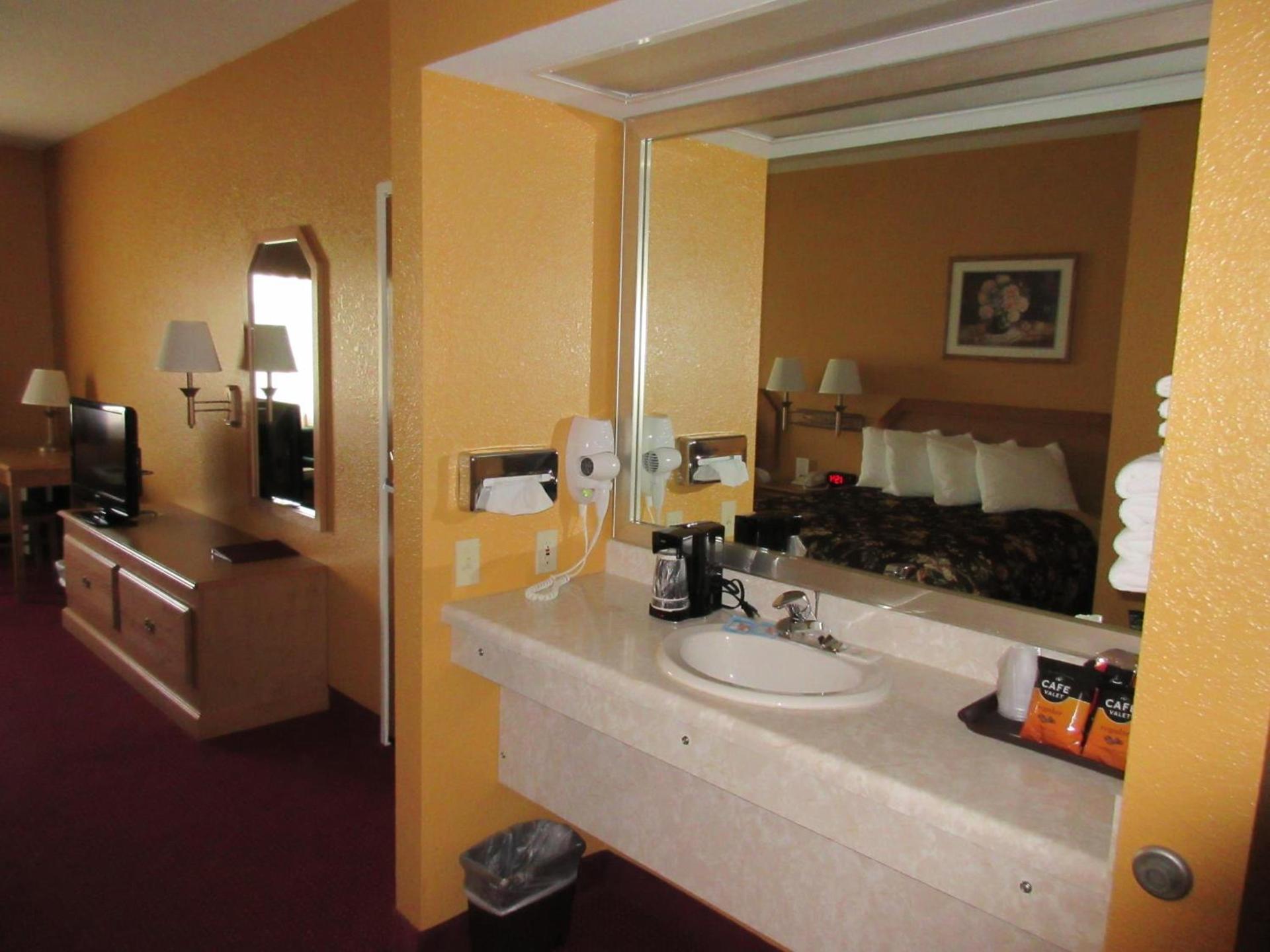 Parkfield Inn - Warsaw photo 16