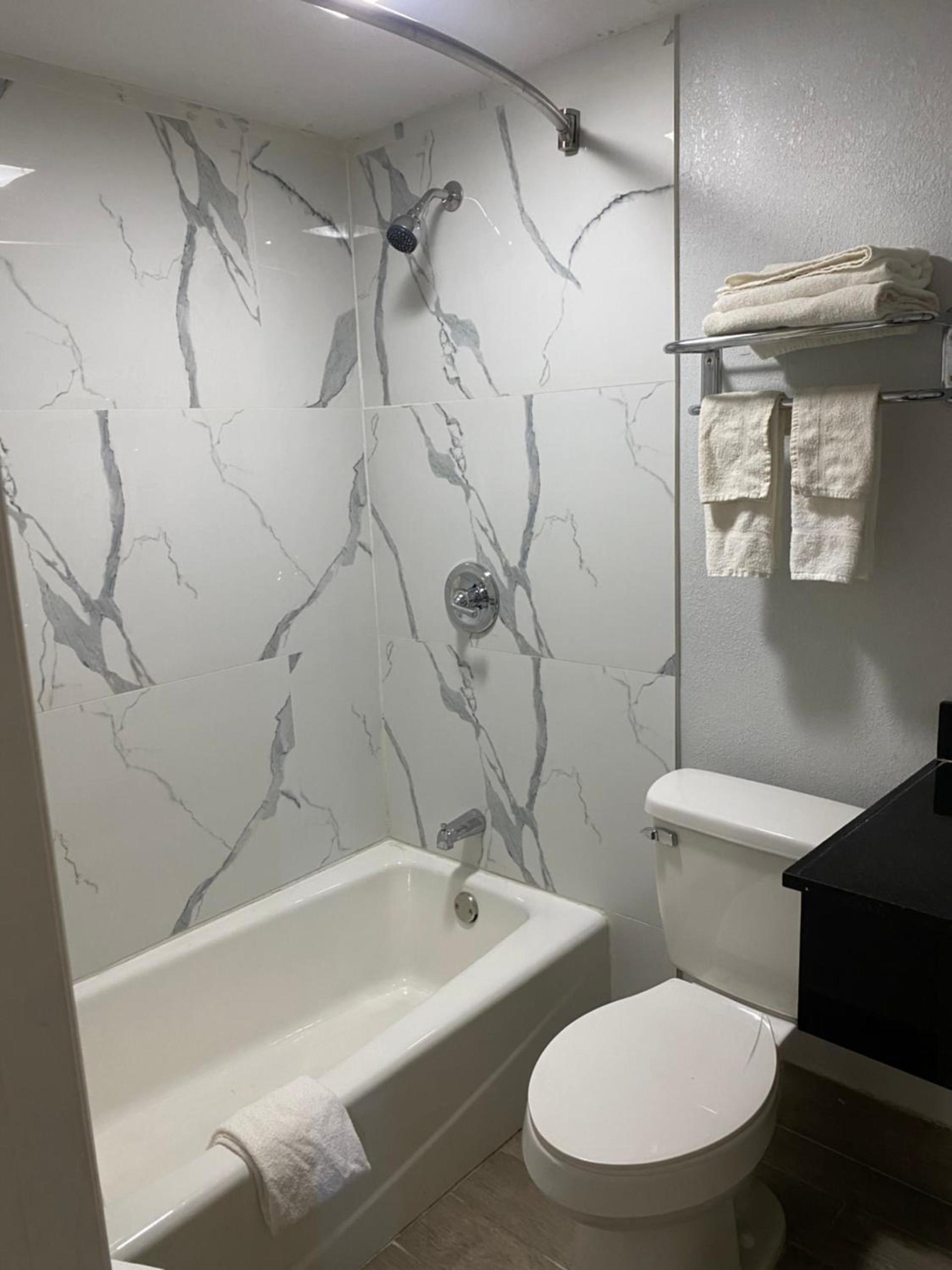 Executive Inn photo 16