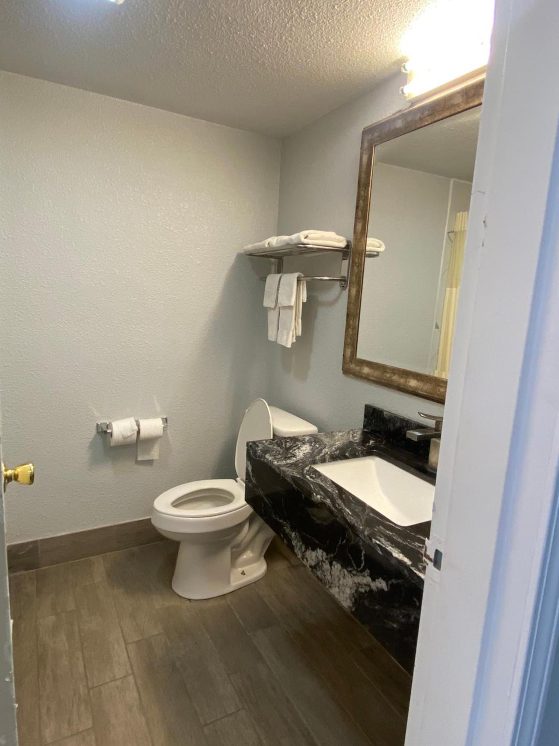 Executive Inn photo 12