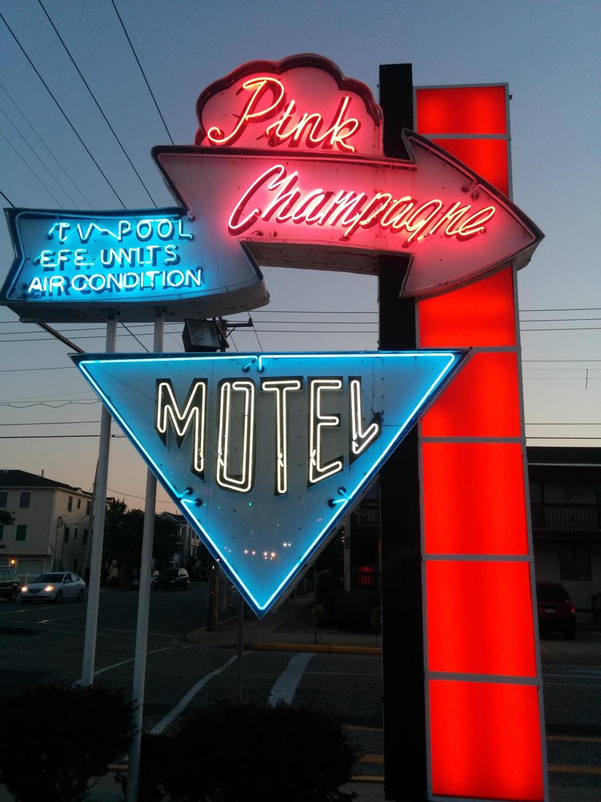 Pink Champagne Motel photo 19