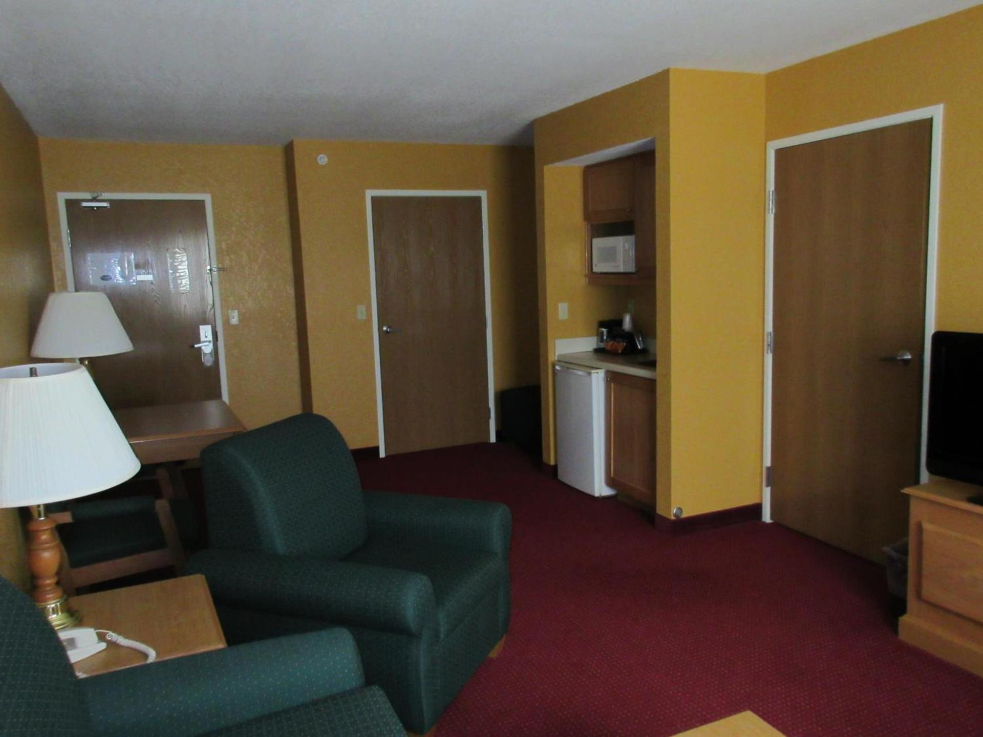 Parkfield Inn - Clinton photo 17