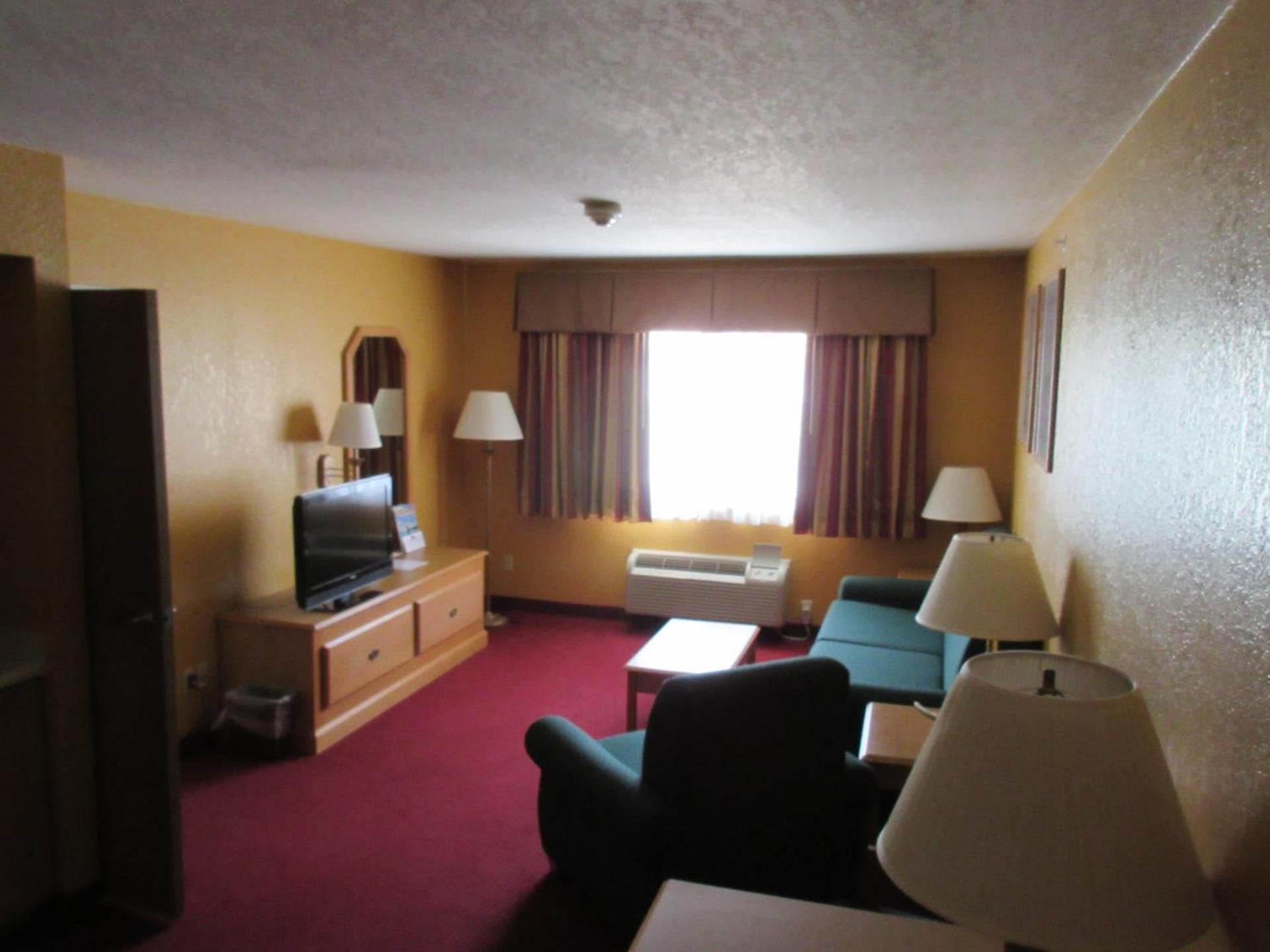 Parkfield Inn - Clinton photo 18