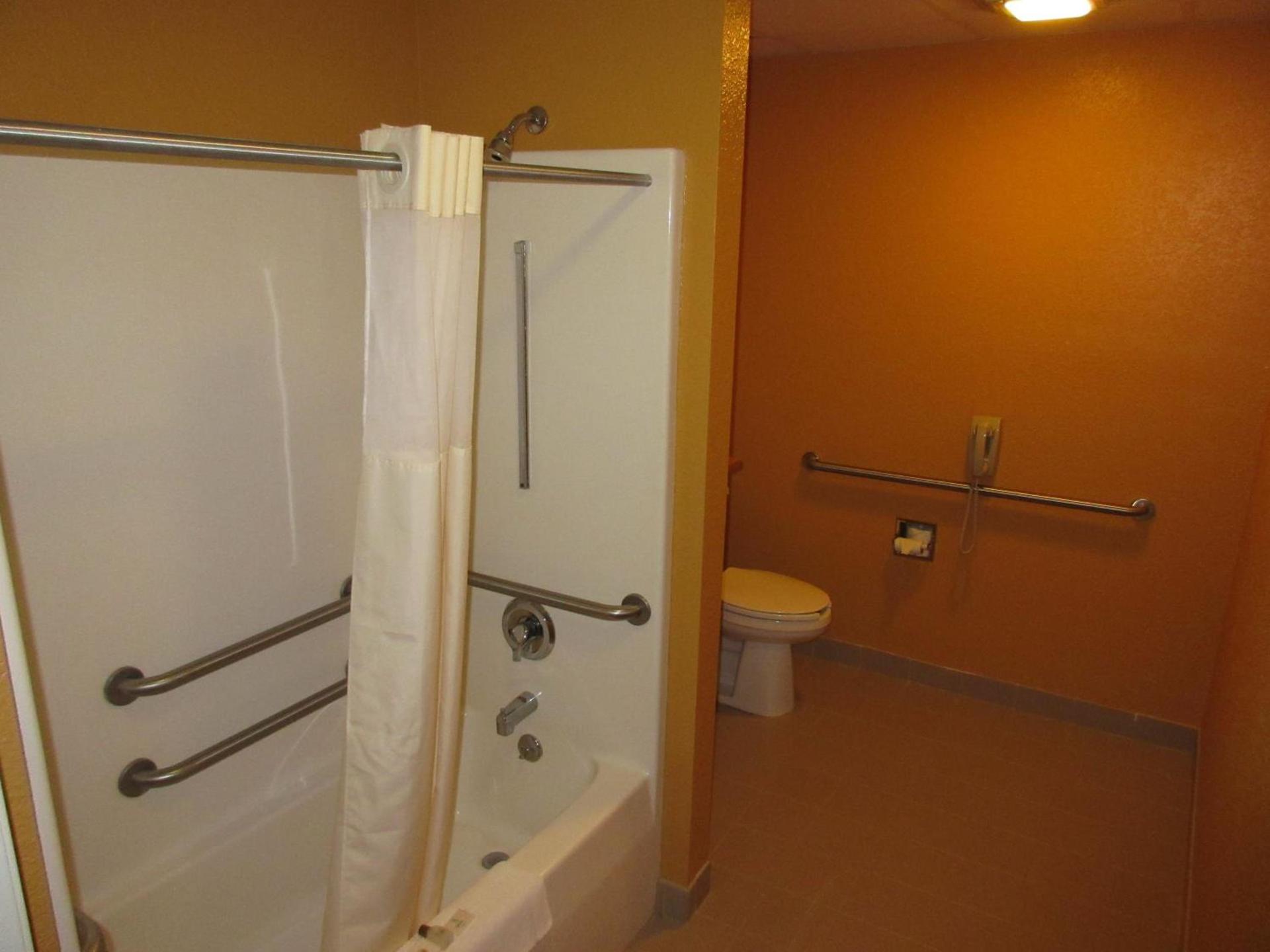 Parkfield Inn - Clinton photo 24