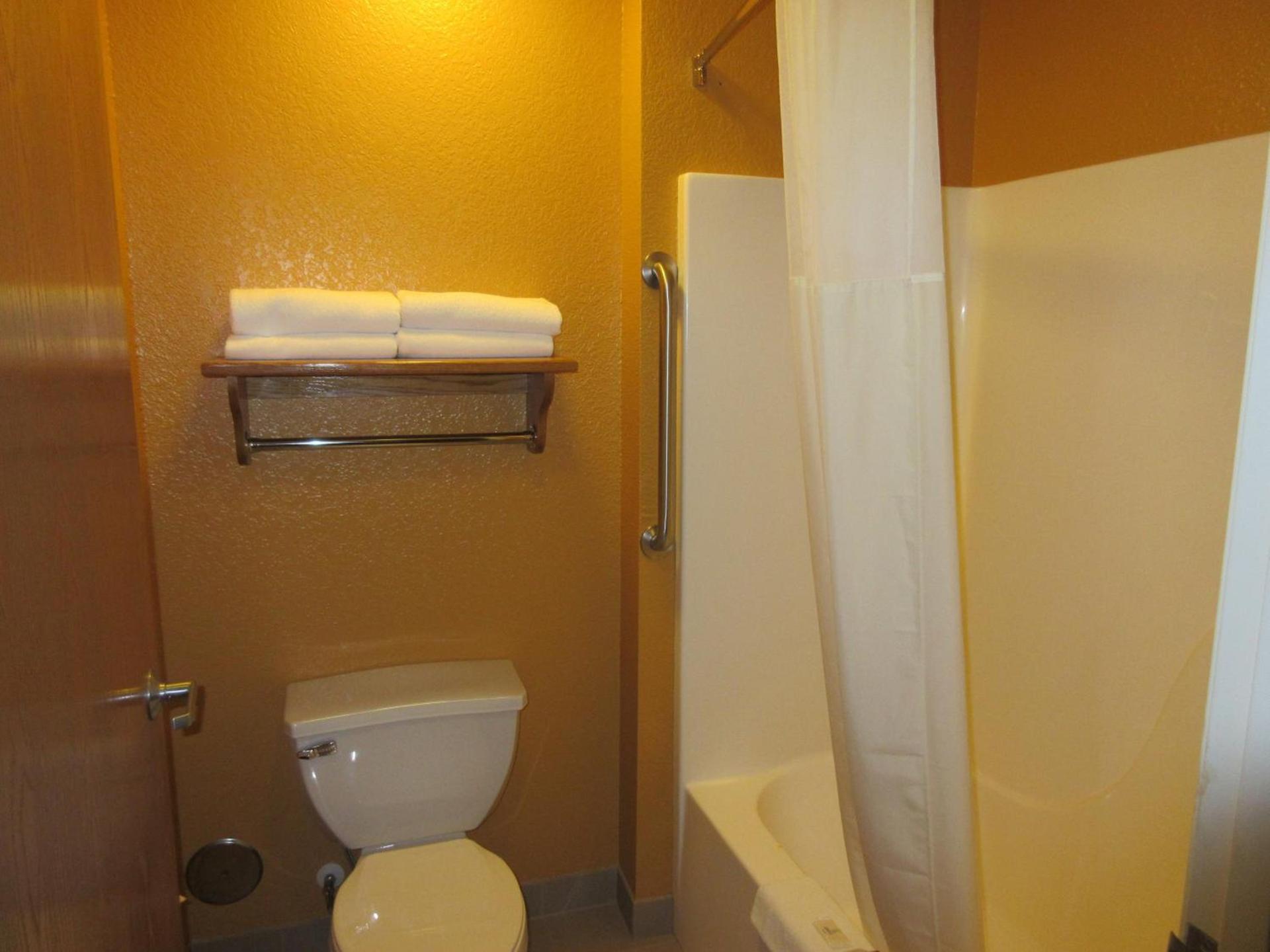 Parkfield Inn - Clinton photo 23