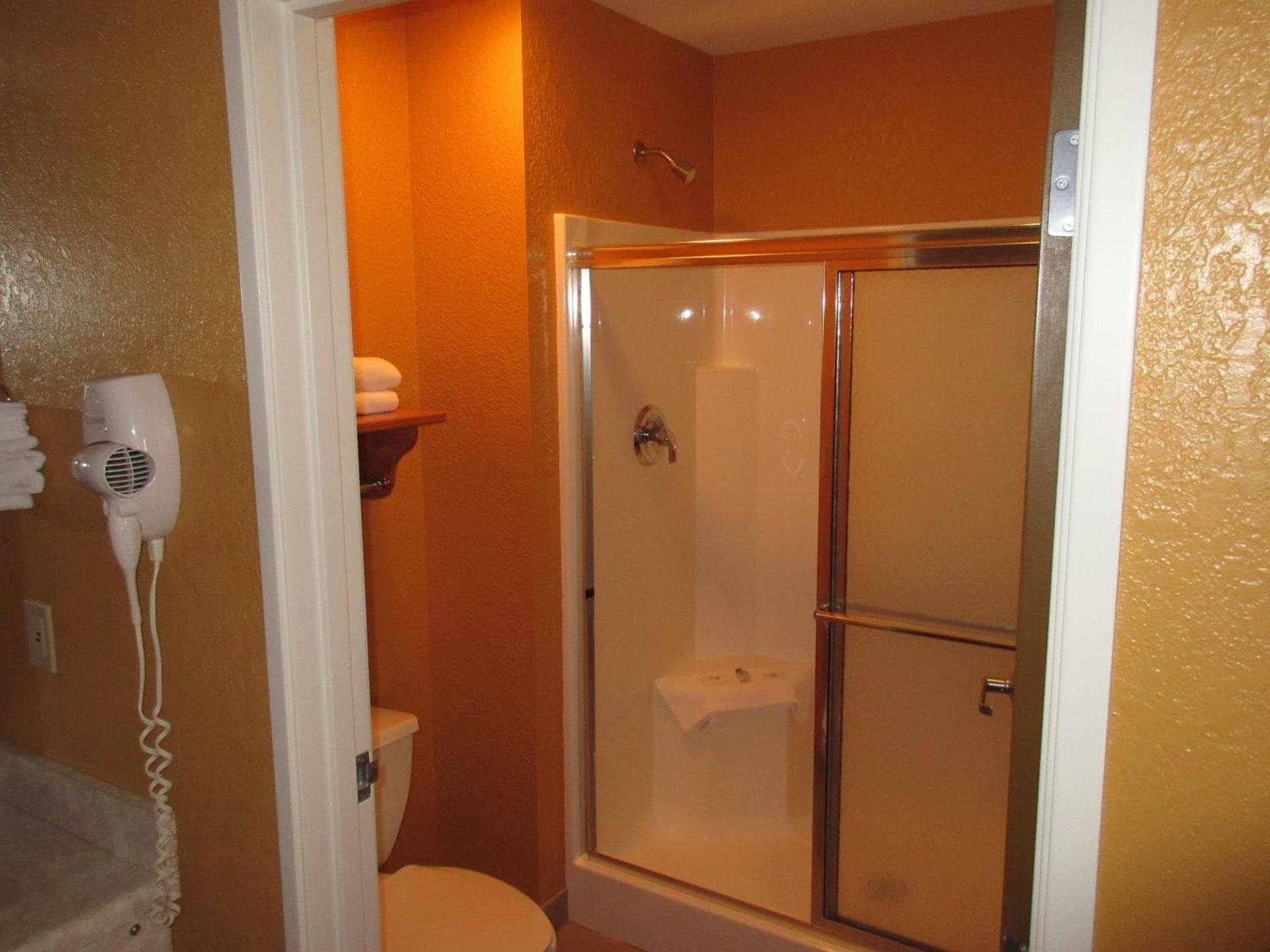 Parkfield Inn - Clinton photo 26