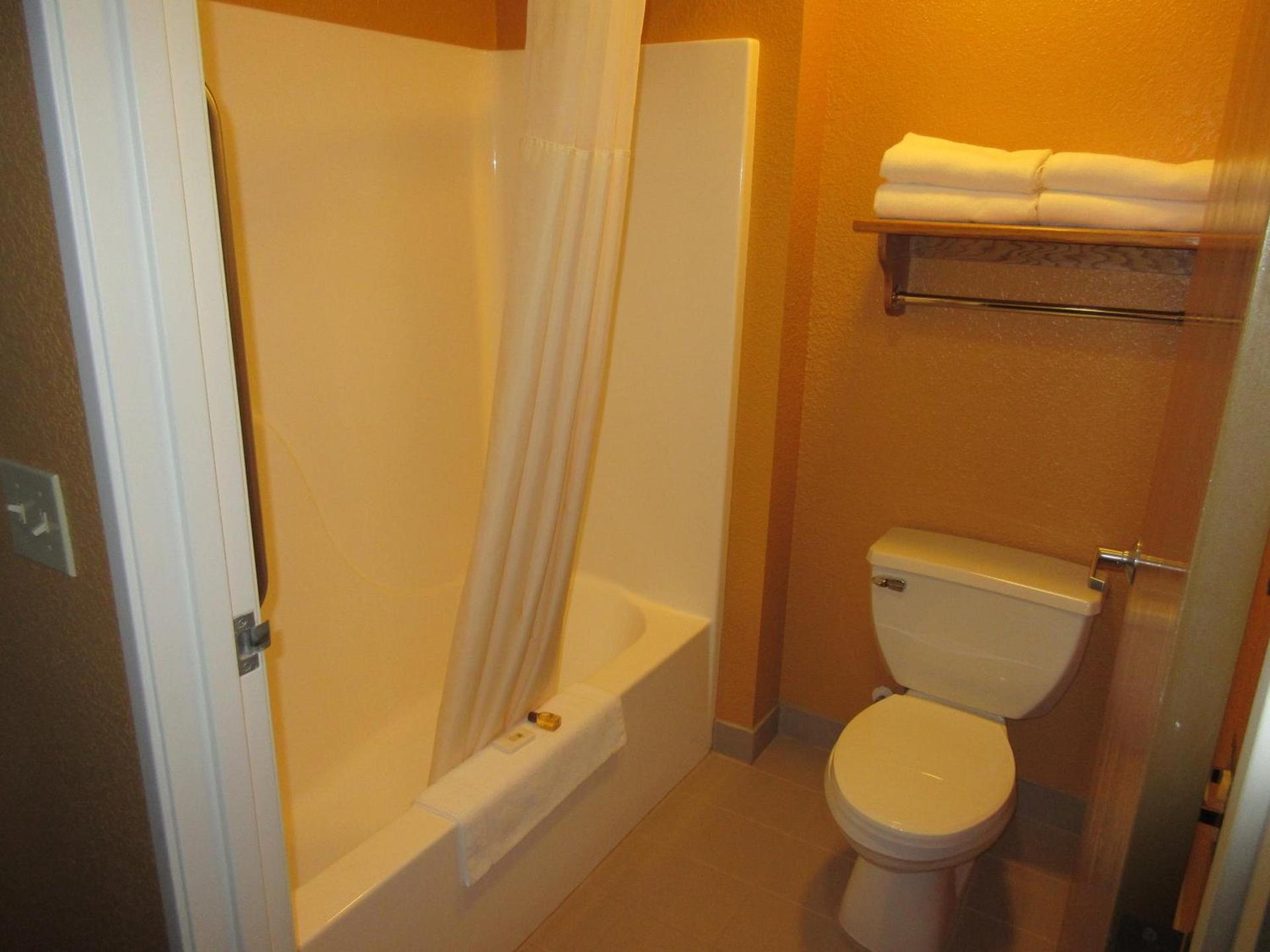 Parkfield Inn - Clinton photo 22