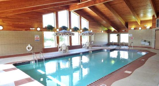 AmericInn by Wyndham Oswego photo 11