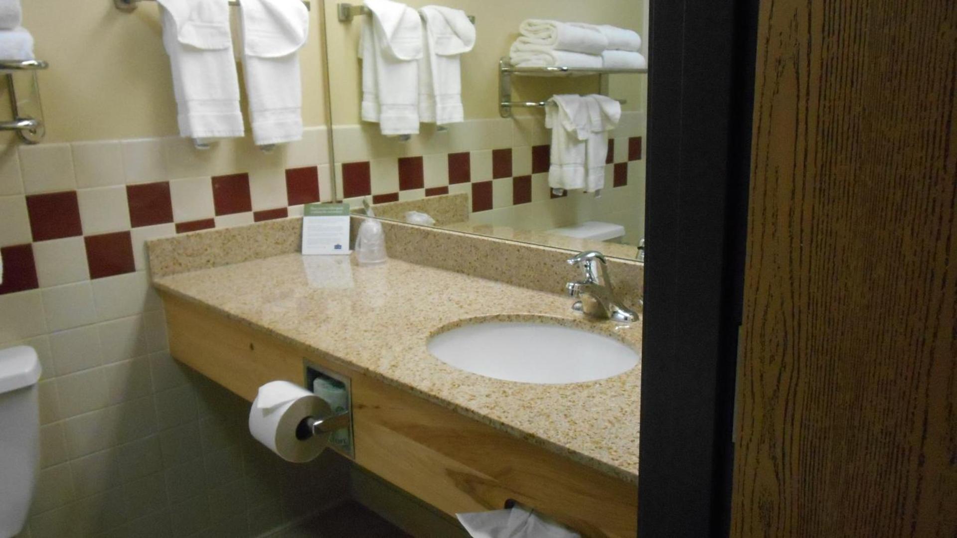 AmericInn by Wyndham Oswego photo 19