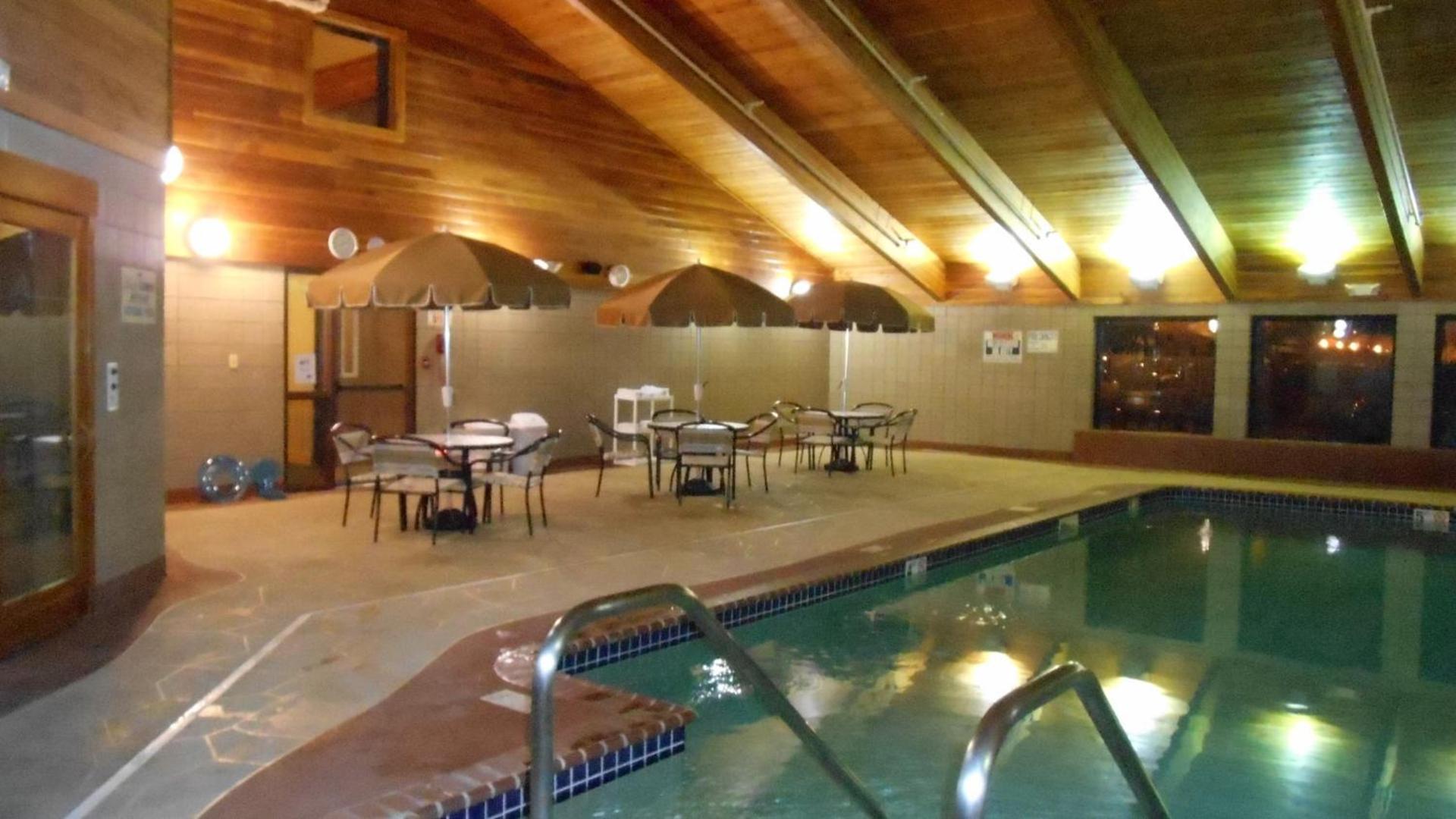 AmericInn by Wyndham Oswego photo 33