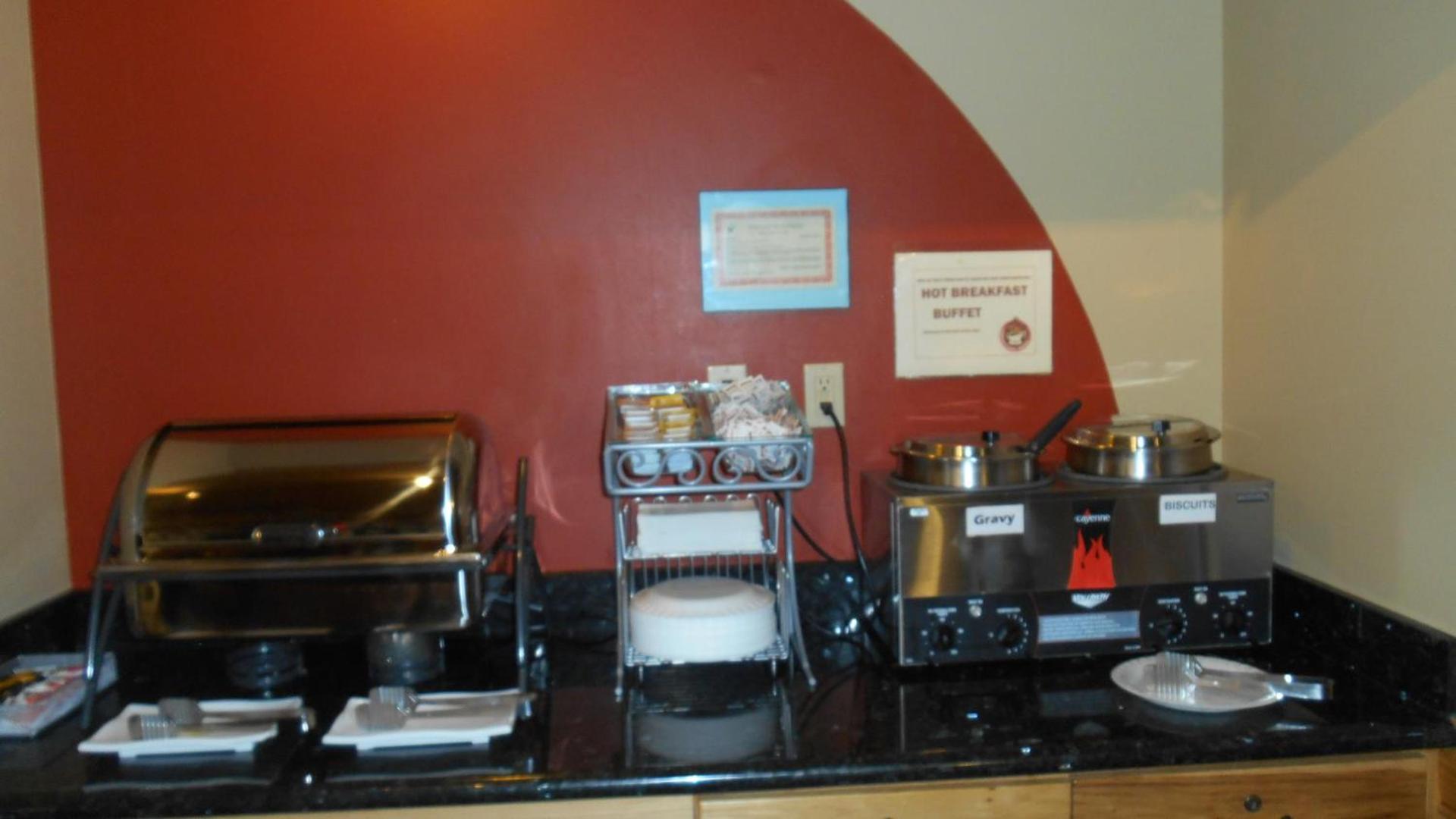 AmericInn by Wyndham Oswego photo 39