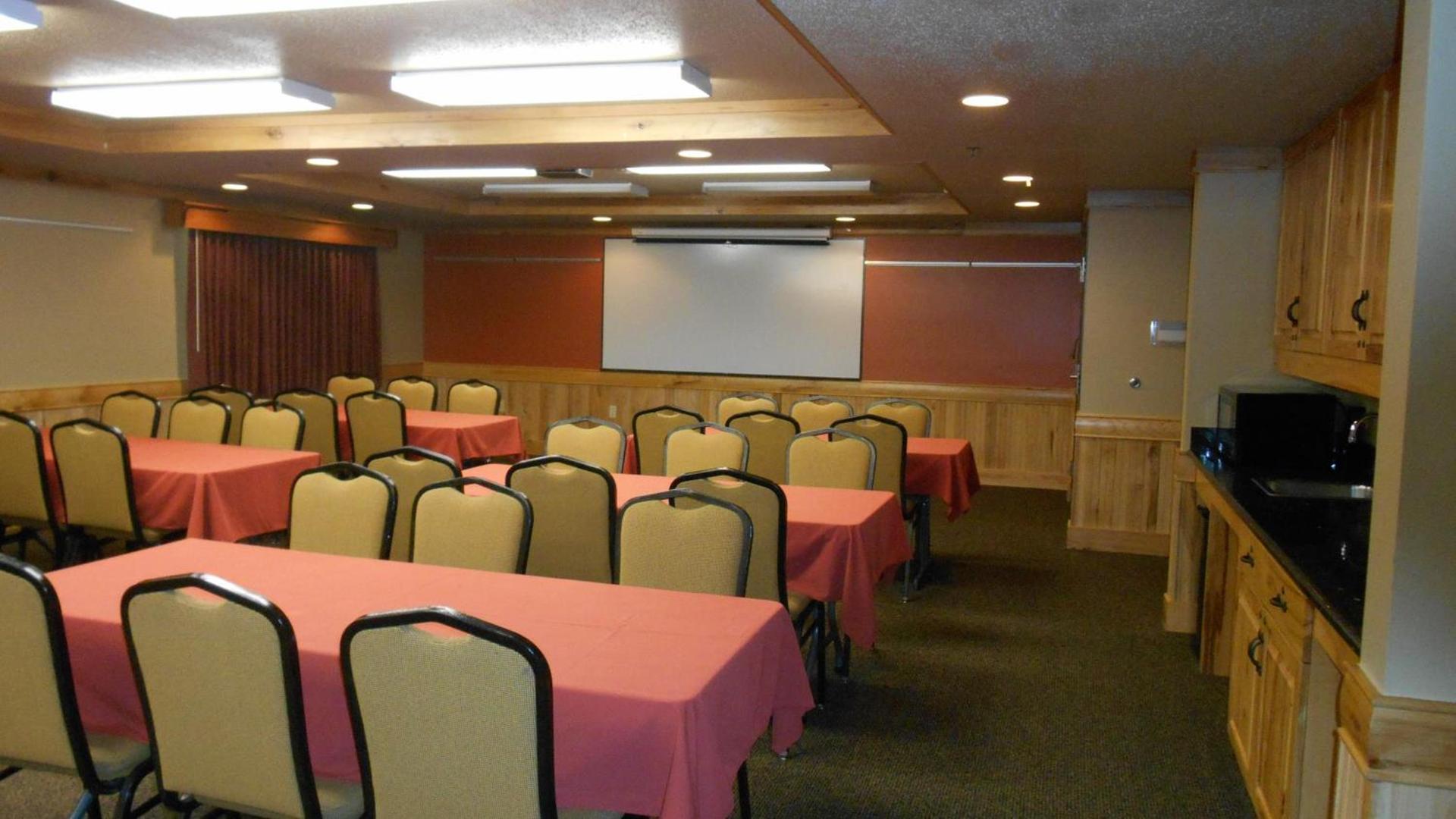 AmericInn by Wyndham Oswego photo 40