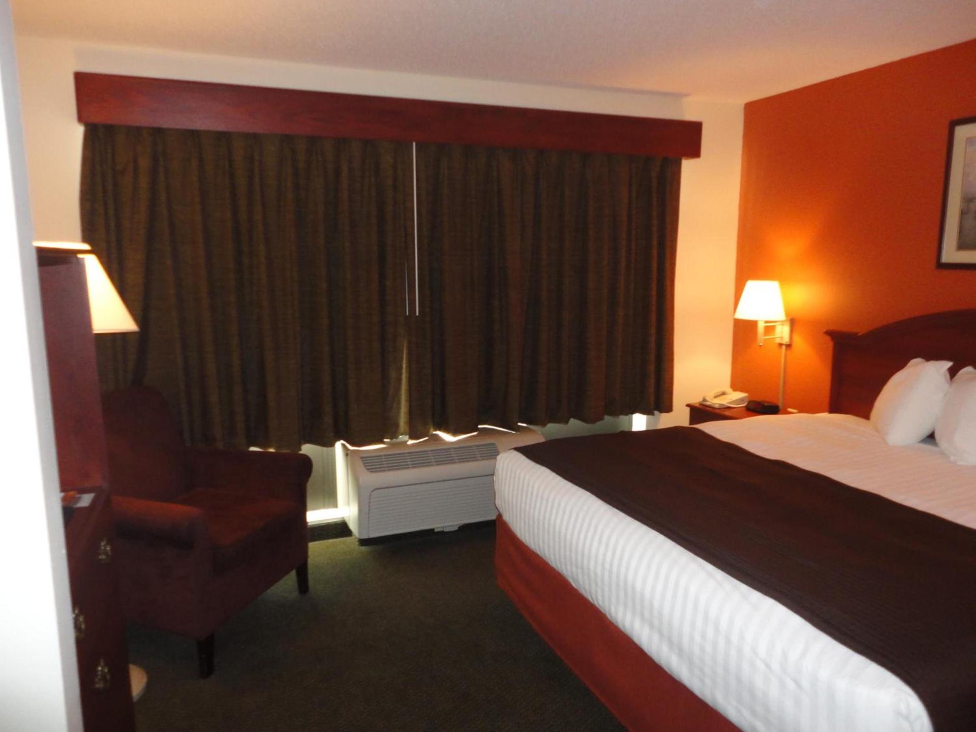 AmericInn by Wyndham Ottumwa photo 34