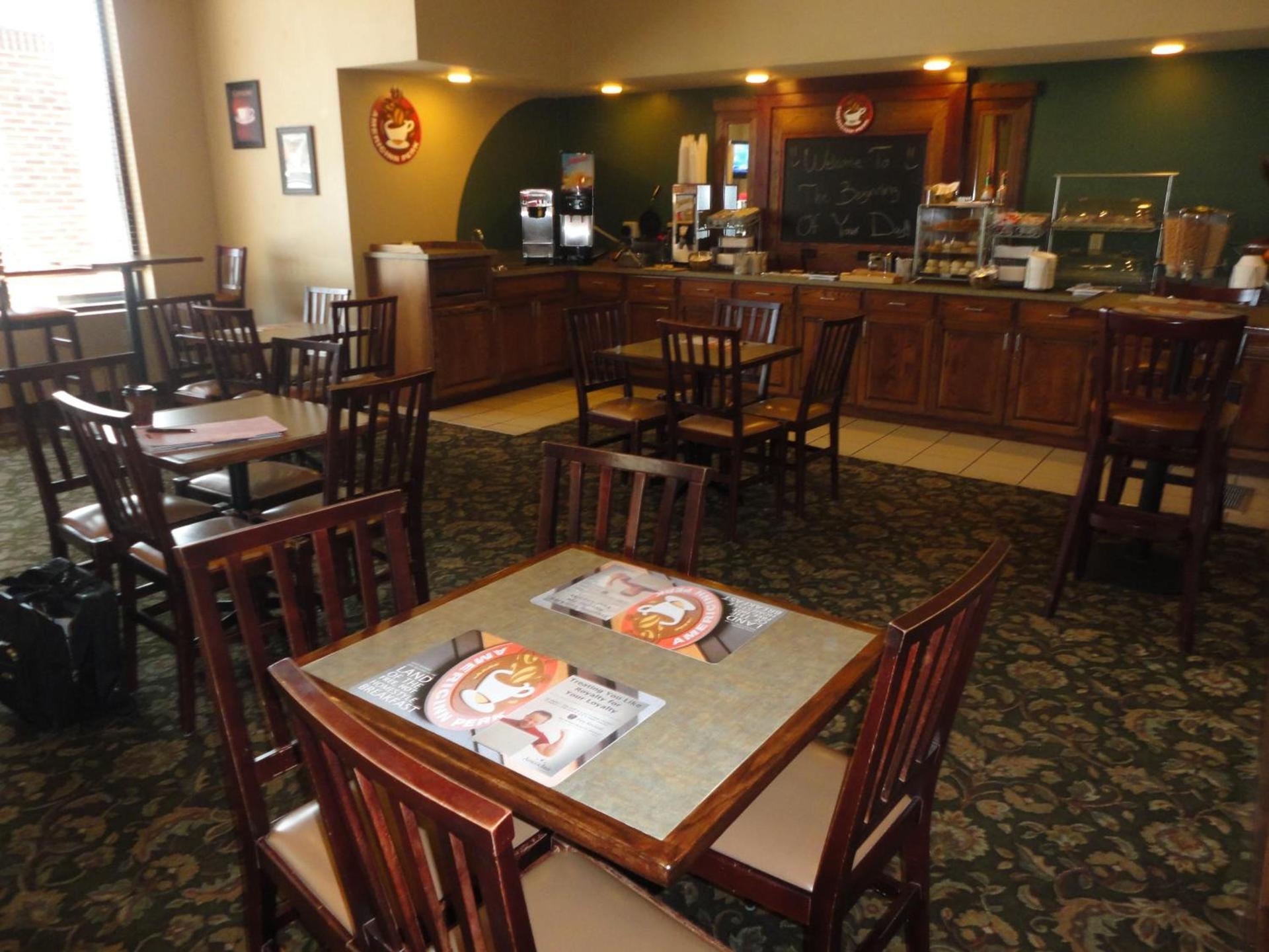 AmericInn by Wyndham Ottumwa photo 38
