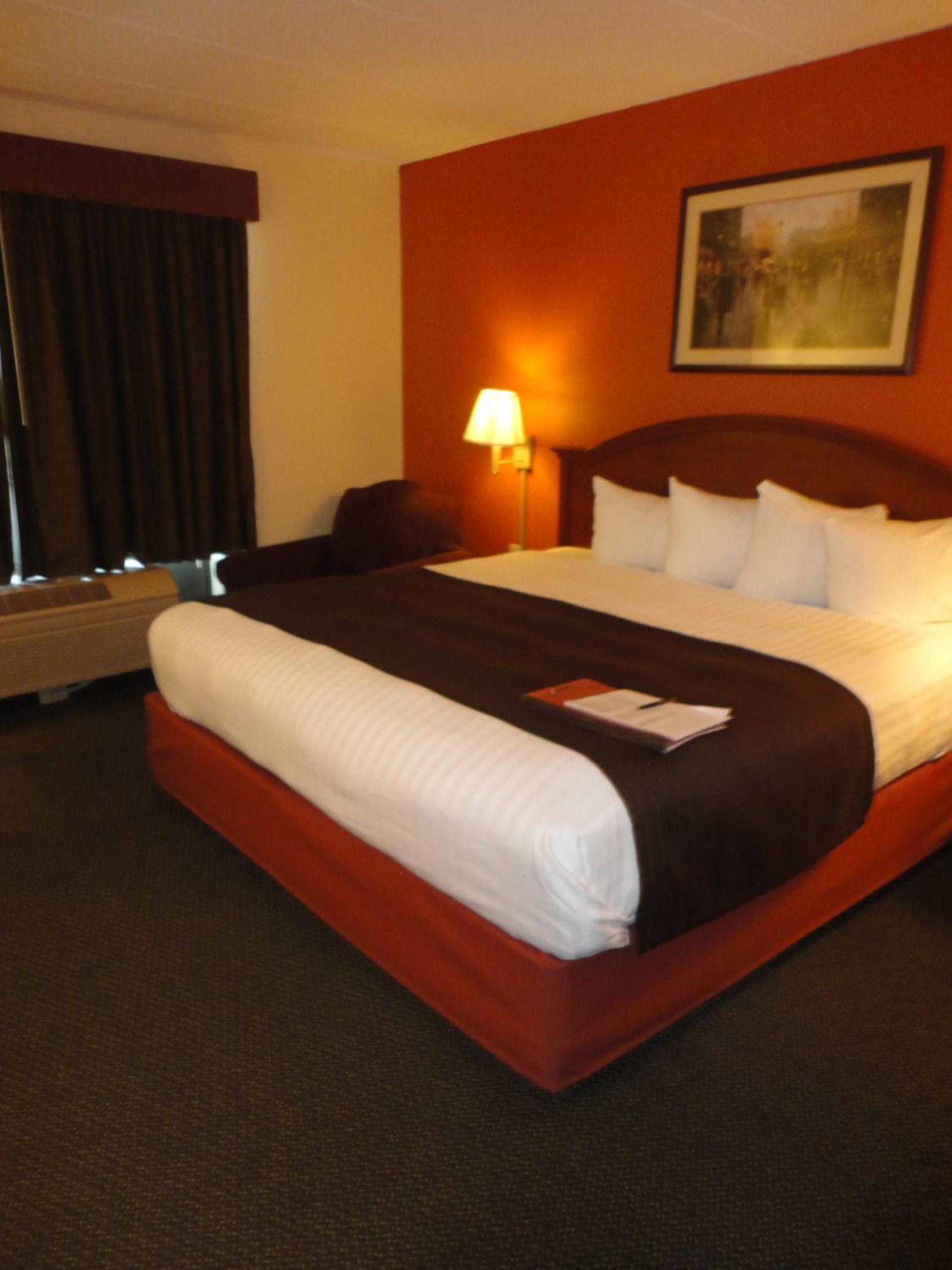 AmericInn by Wyndham Ottumwa photo 43