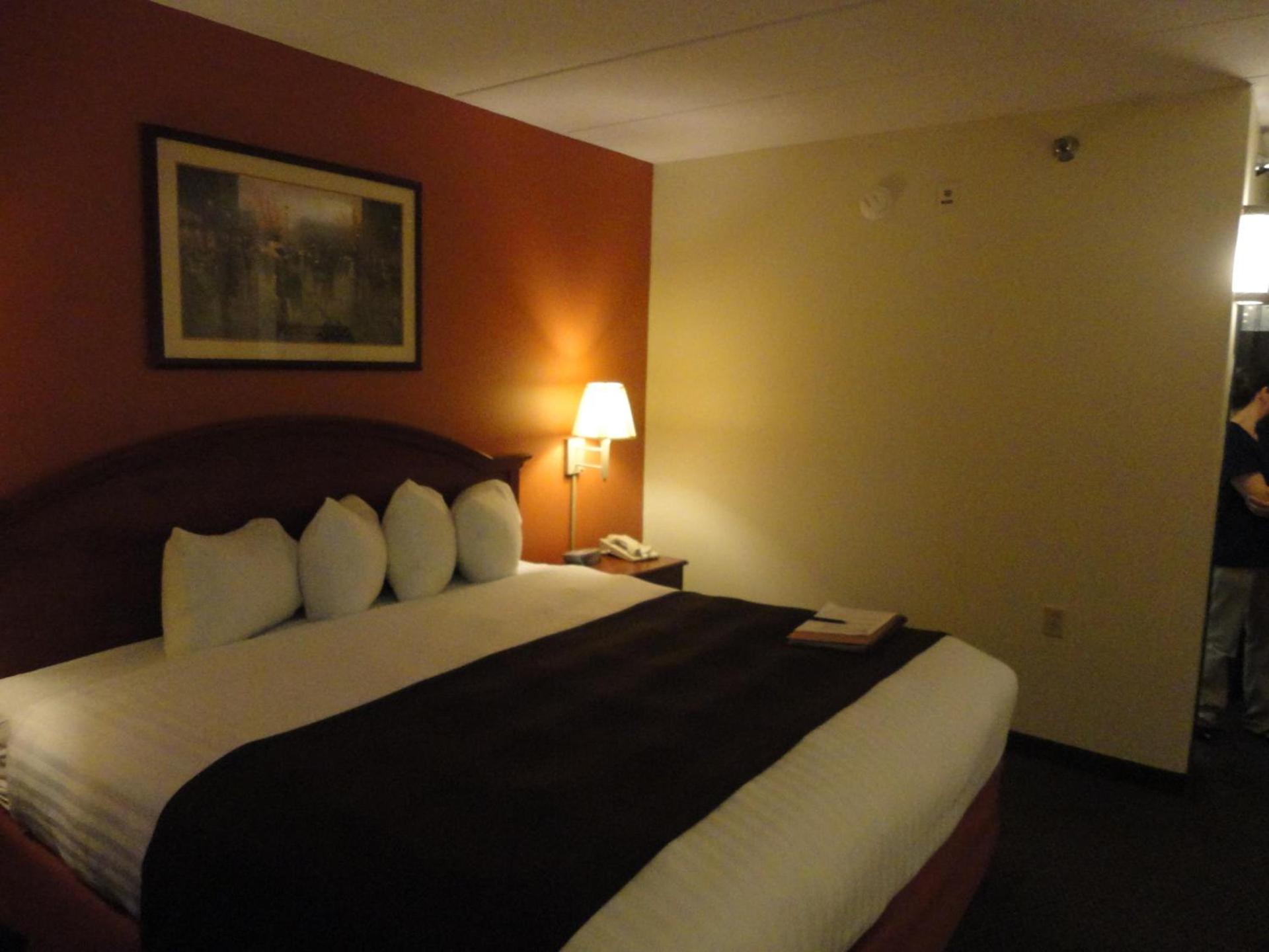 AmericInn by Wyndham Ottumwa photo 44