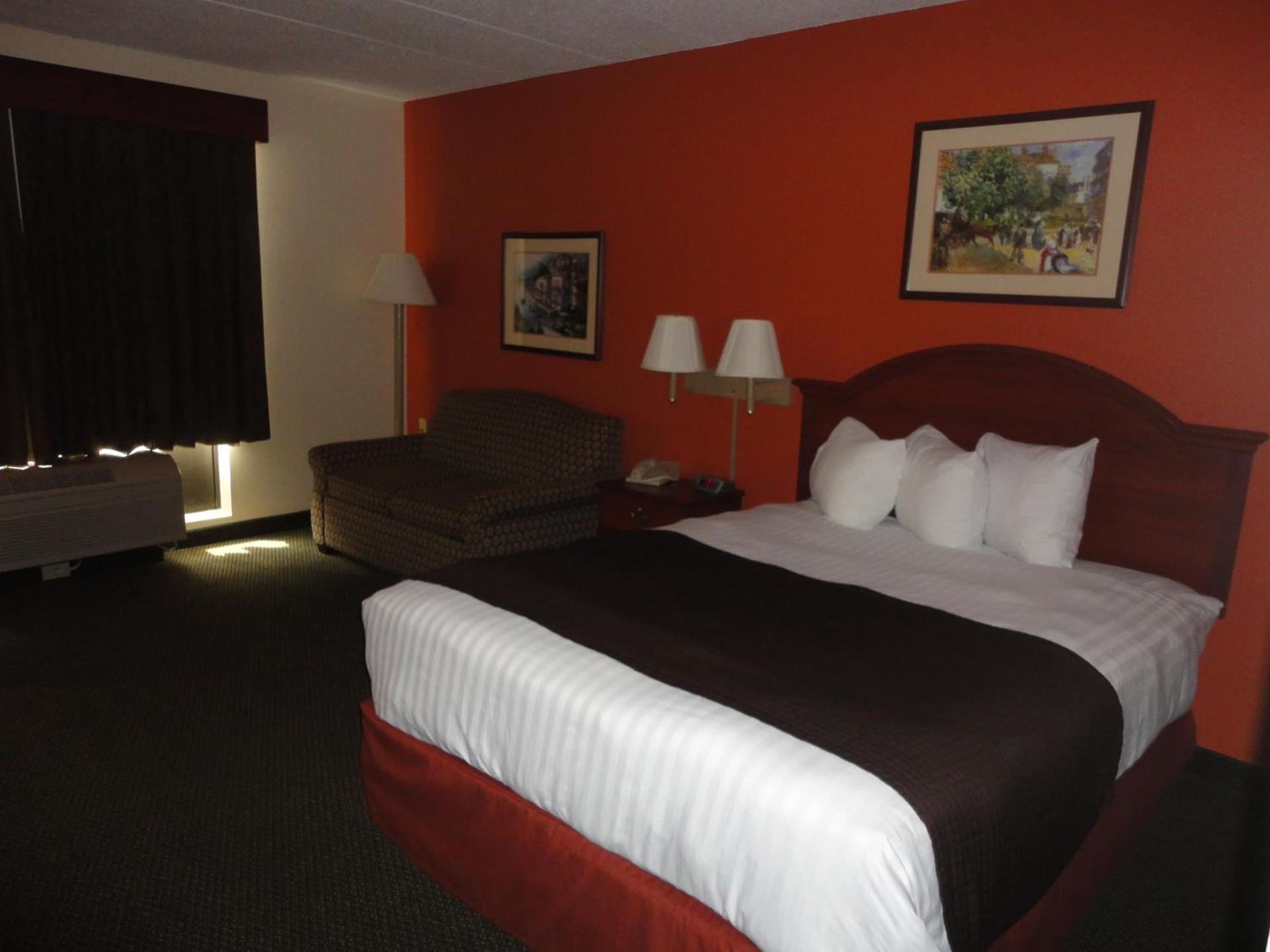 AmericInn by Wyndham Ottumwa photo 46