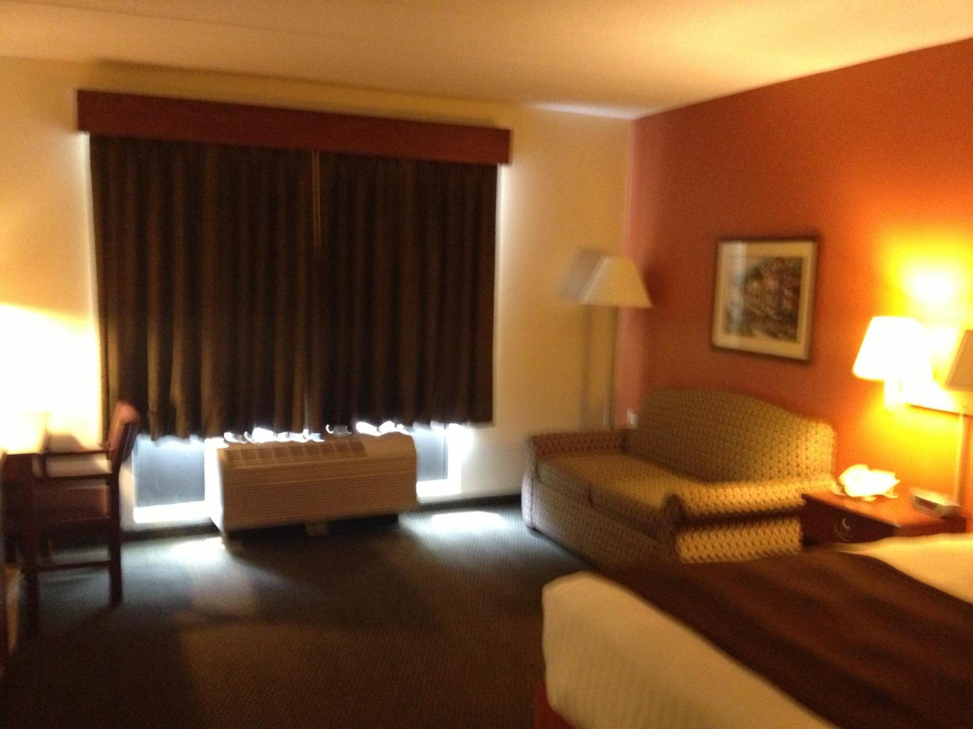 AmericInn by Wyndham Ottumwa photo 47