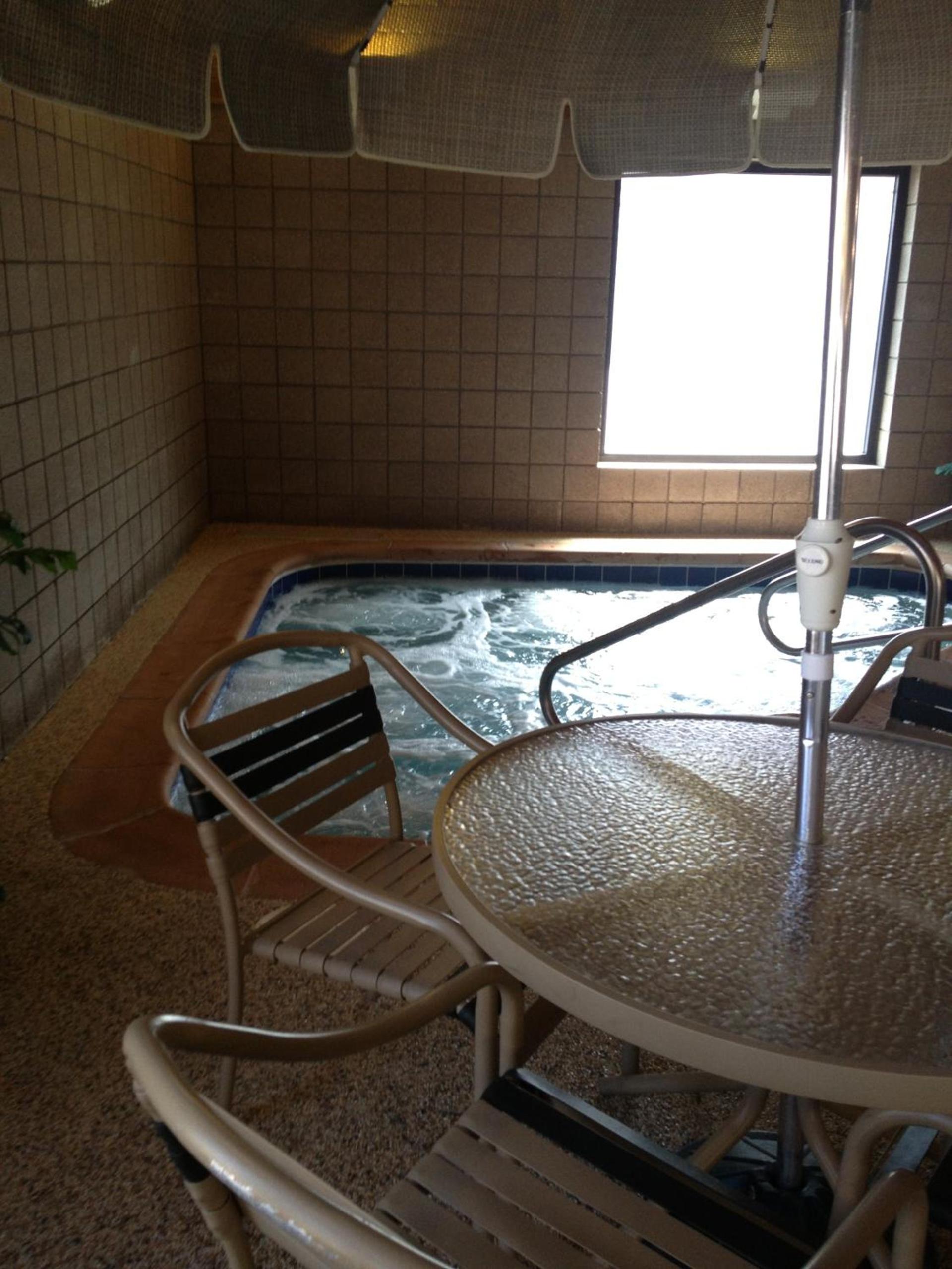 AmericInn by Wyndham Ottumwa photo 51
