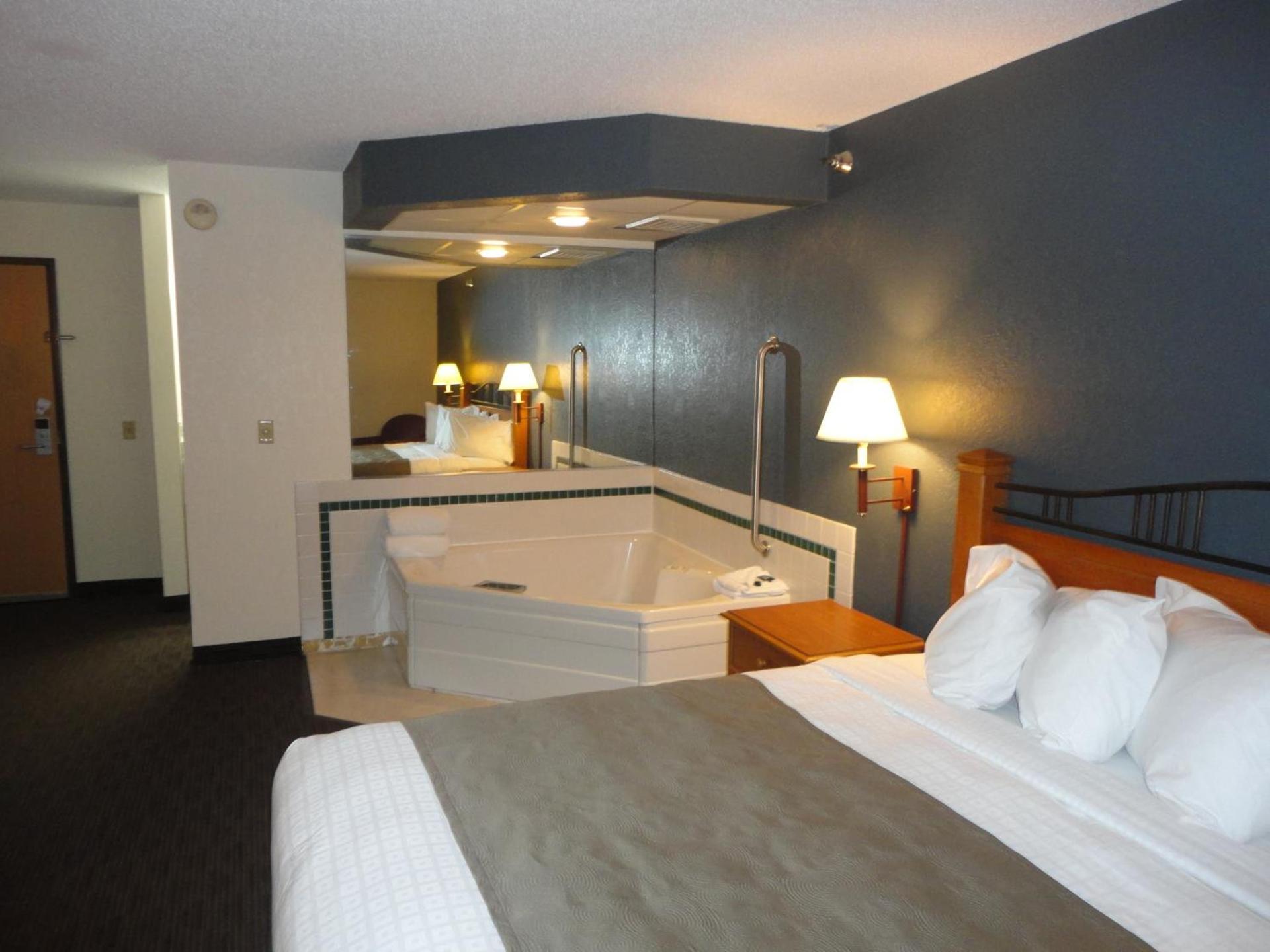 Baymont by Wyndham Owatonna photo 97