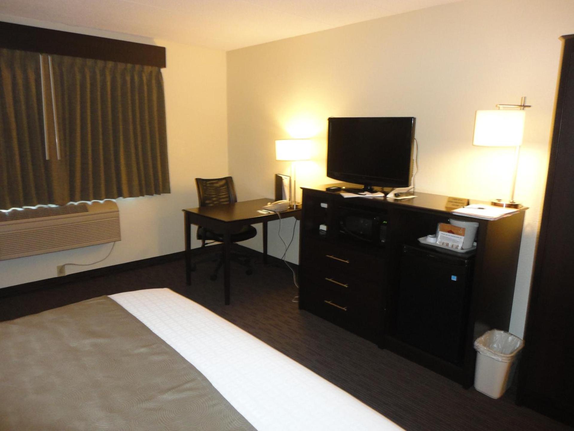 Baymont by Wyndham Owatonna photo 98