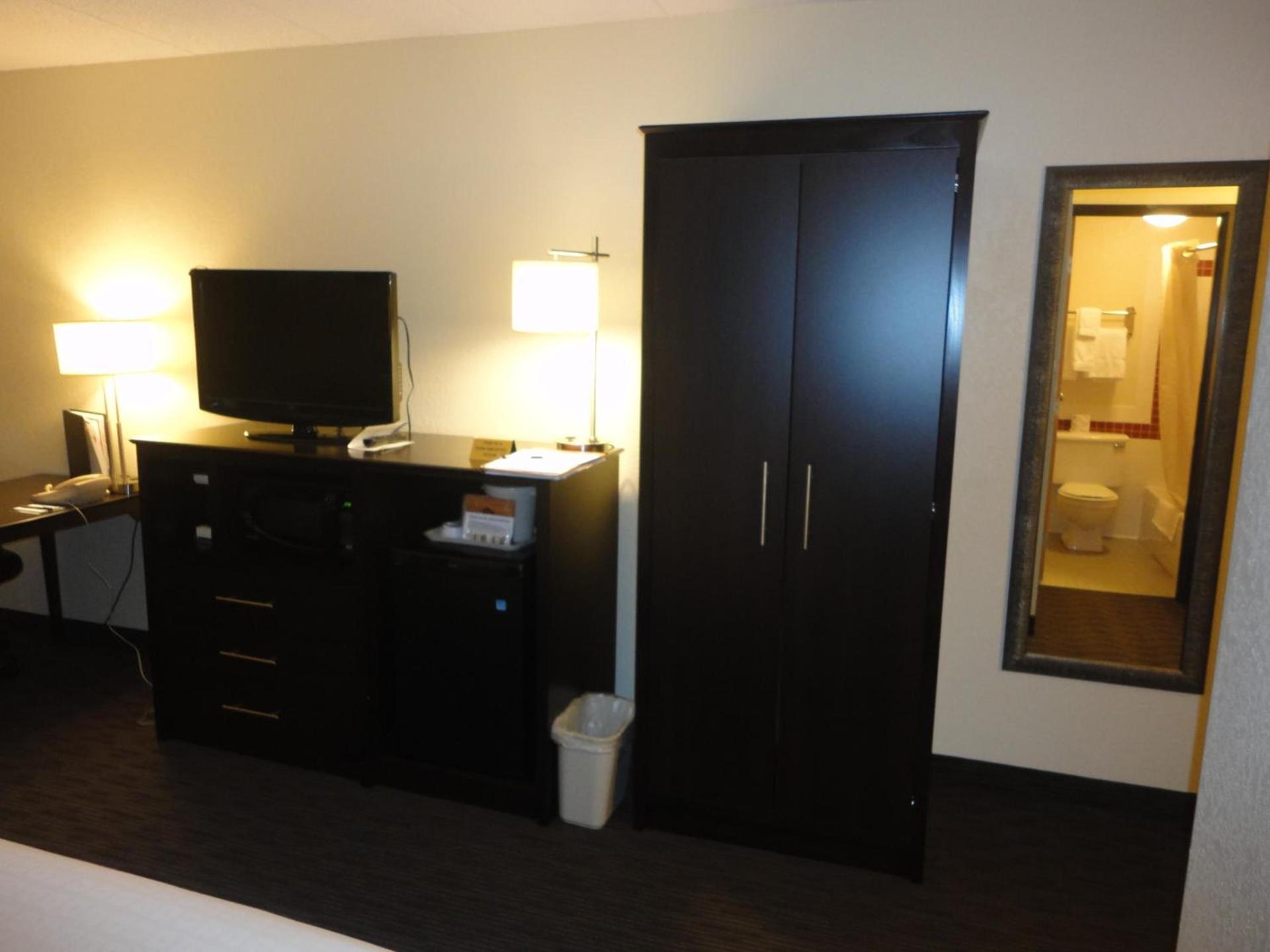 Baymont by Wyndham Owatonna photo 99