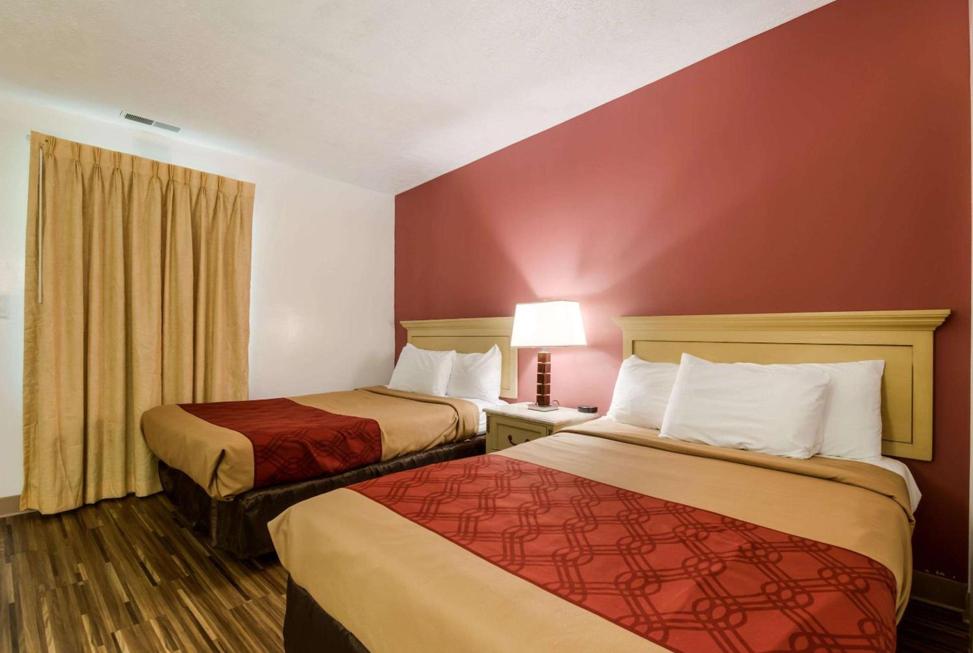 Econo Lodge Inn & Suites Lake Harmony - Pocono Mountains Area photo 11