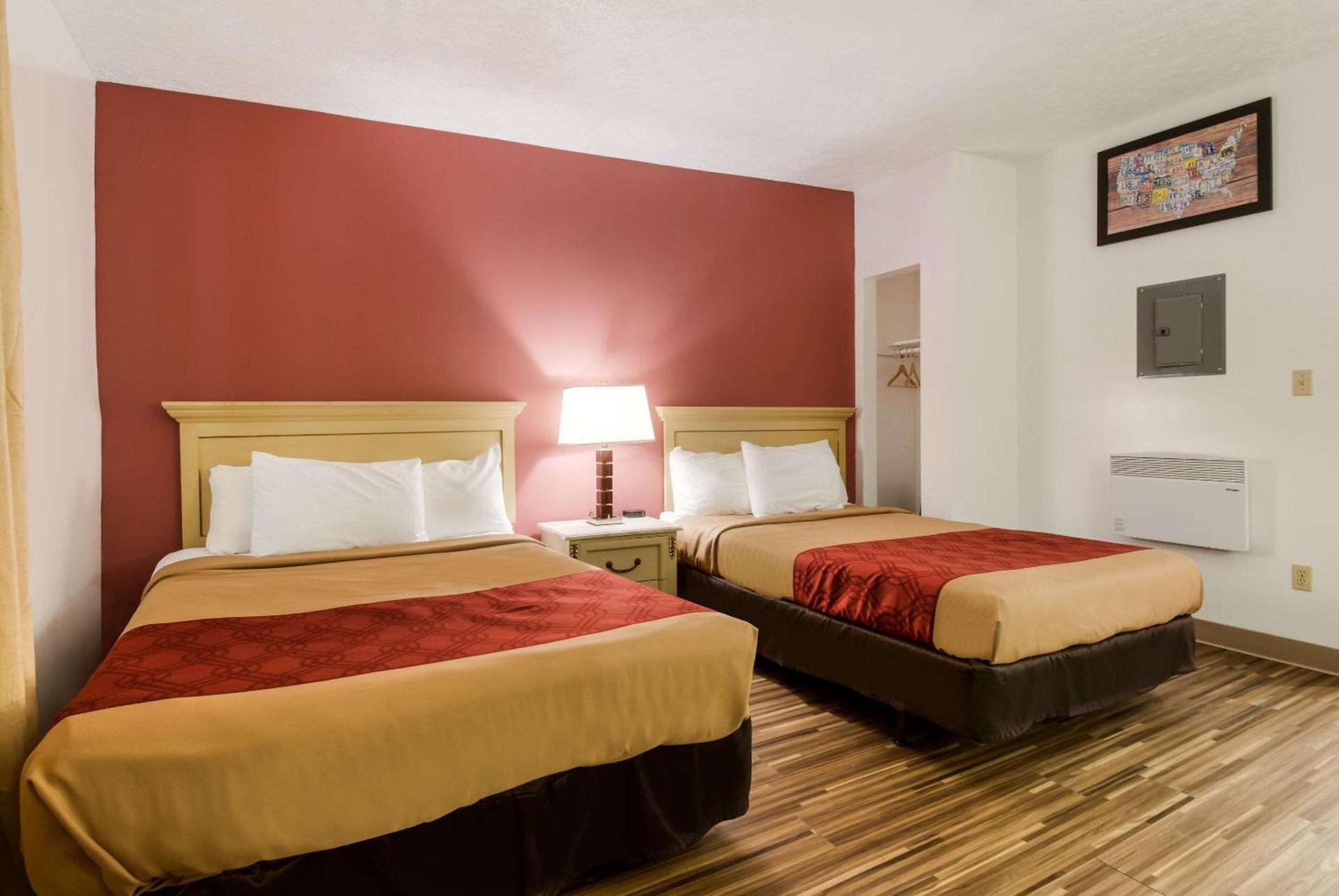 Econo Lodge Inn & Suites Lake Harmony - Pocono Mountains Area photo 10