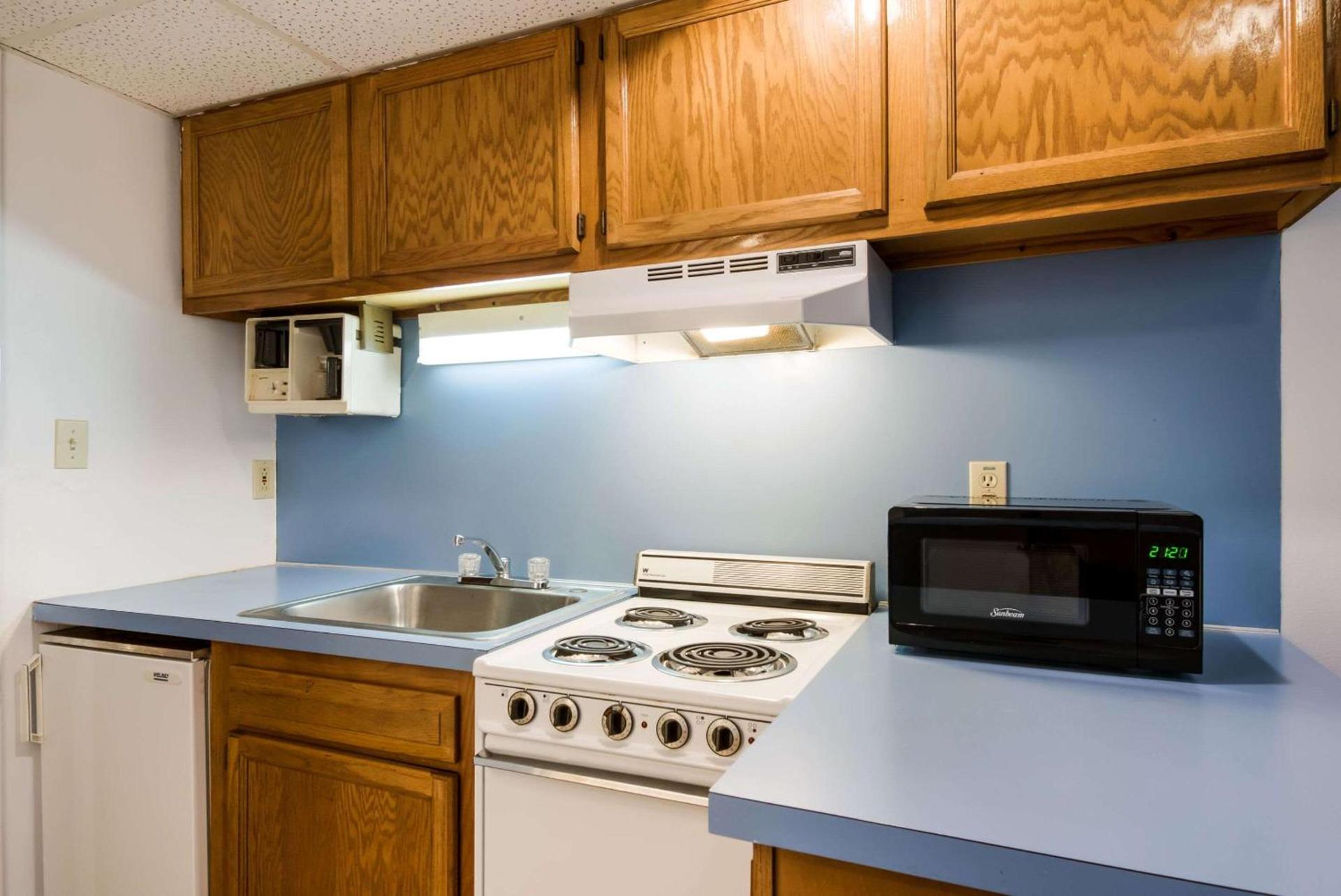 Econo Lodge Inn & Suites Lake Harmony - Pocono Mountains Area photo 19