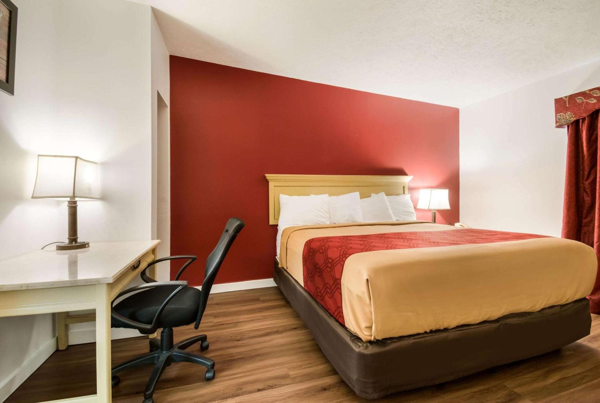 Econo Lodge Inn & Suites Lake Harmony - Pocono Mountains Area photo 20