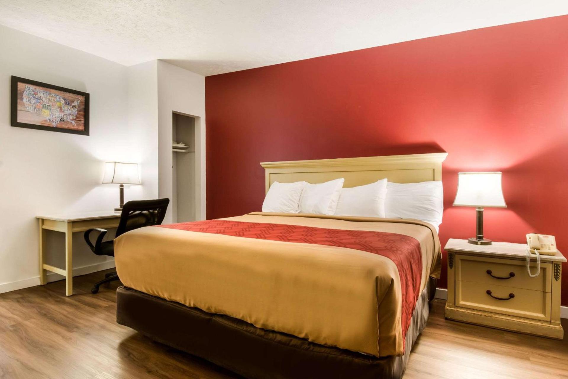 Econo Lodge Inn & Suites Lake Harmony - Pocono Mountains Area photo 21