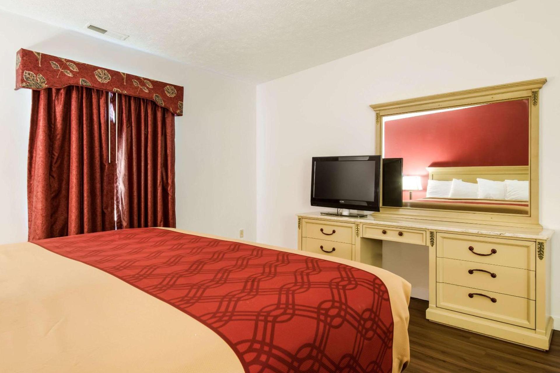 Econo Lodge Inn & Suites Lake Harmony - Pocono Mountains Area photo 23