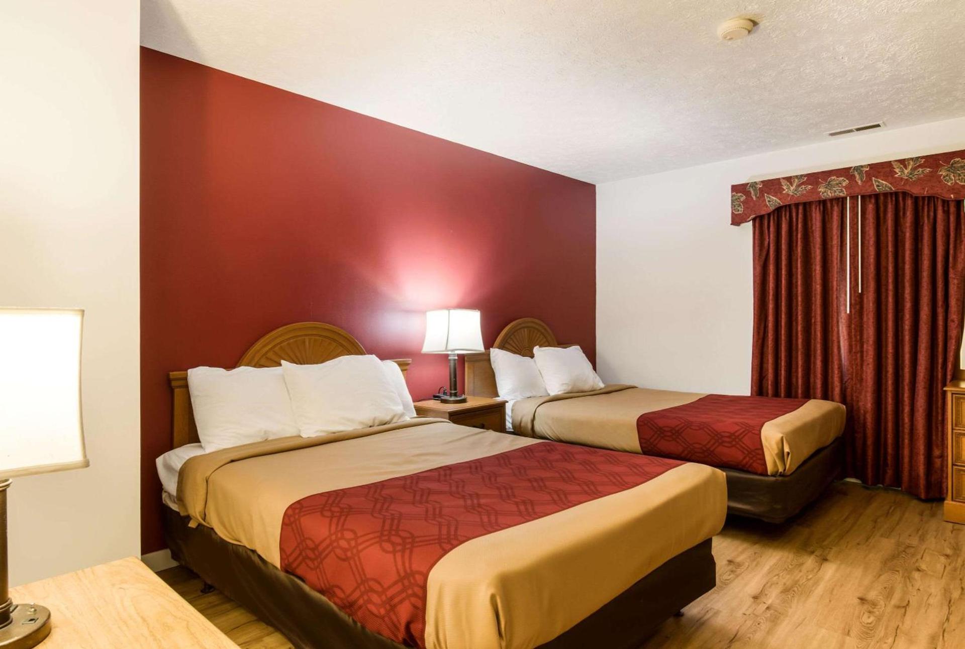 Econo Lodge Inn & Suites Lake Harmony - Pocono Mountains Area photo 30