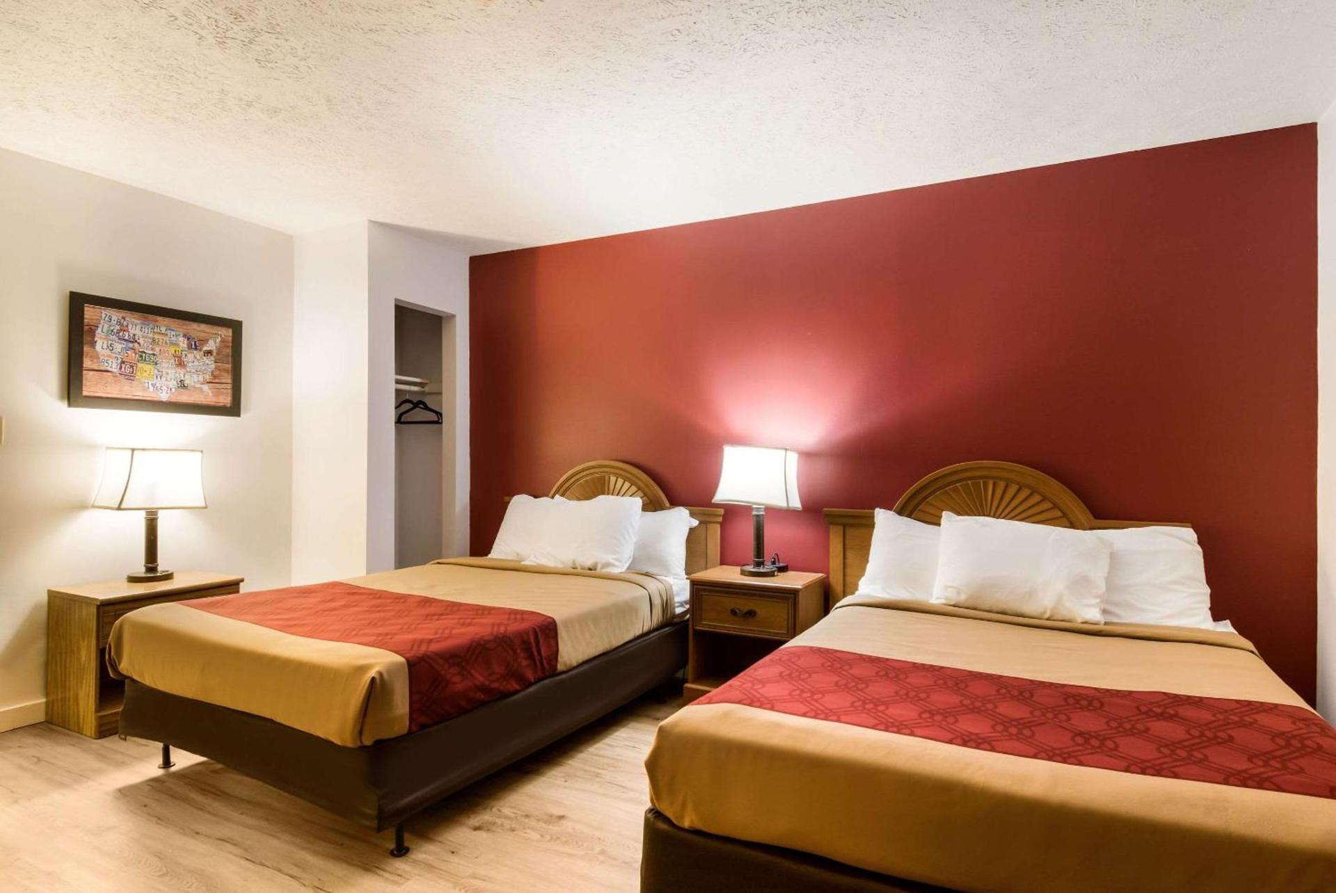 Econo Lodge Inn & Suites Lake Harmony - Pocono Mountains Area photo 31
